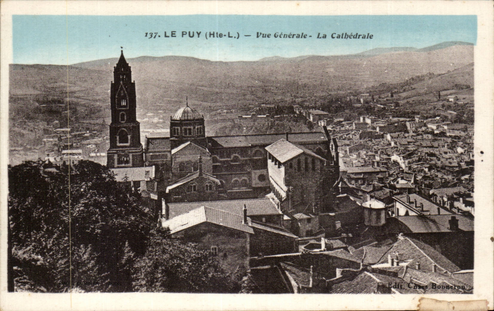 CPA Le Puy Vue generale La cathedrale