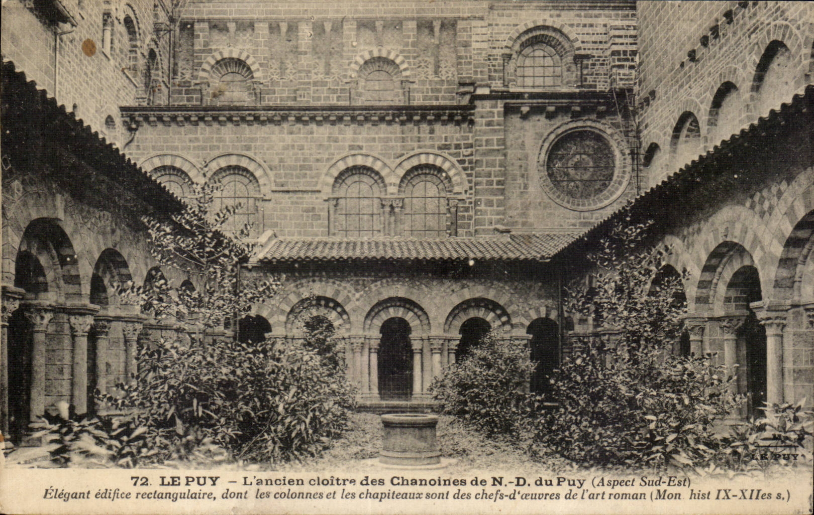 CPA Le Puy L'ancien cloitre des chanoines de ND du Puy