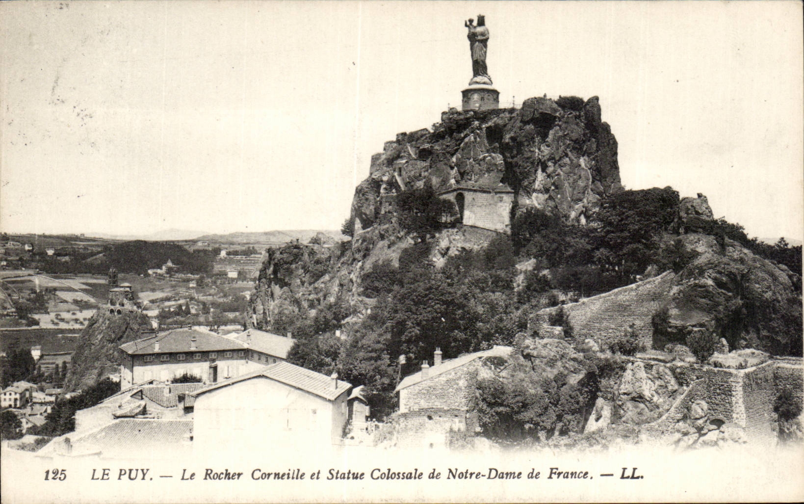 CPA Le Puy en Velay le rocher Corneille et statue colossale de Notre Dame de France