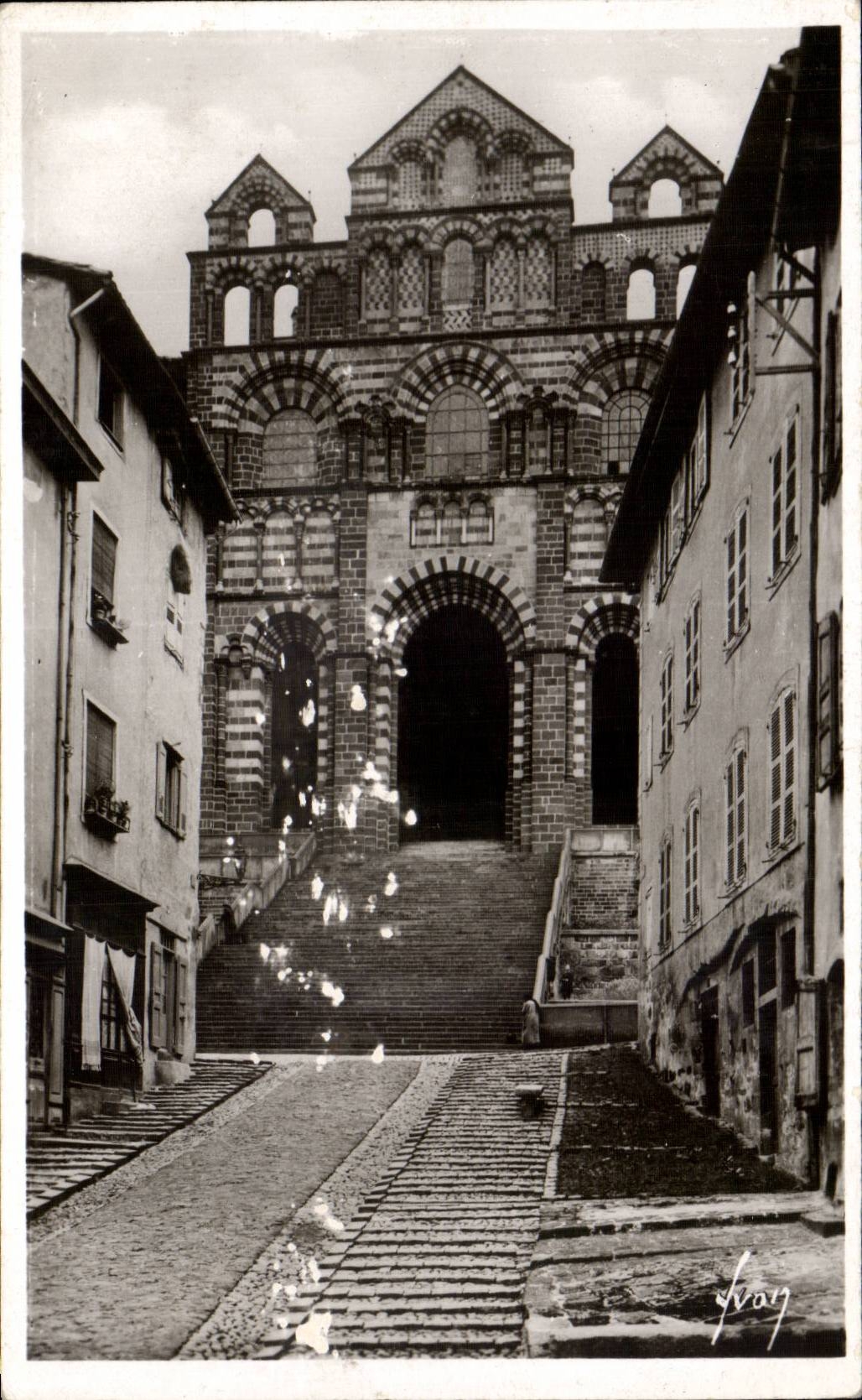 CPA Le Puy en Velay Basilique de Notre Dame du Puy la facade