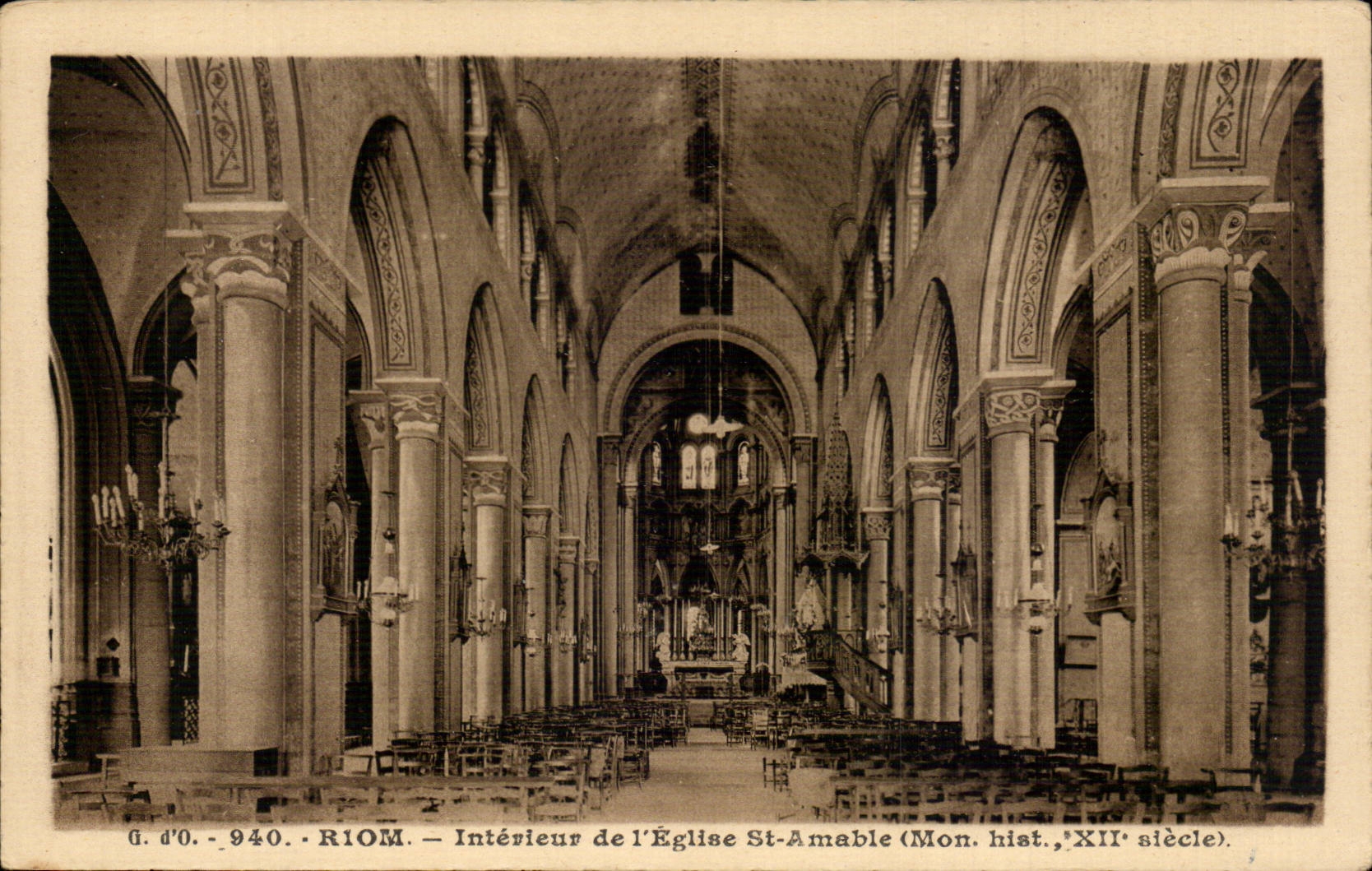 CPA Riom Interieur de l'eglise St Amable