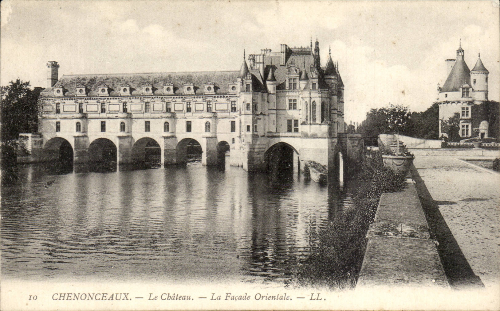 CPA Chenonceaux Le chateau La facade orientale