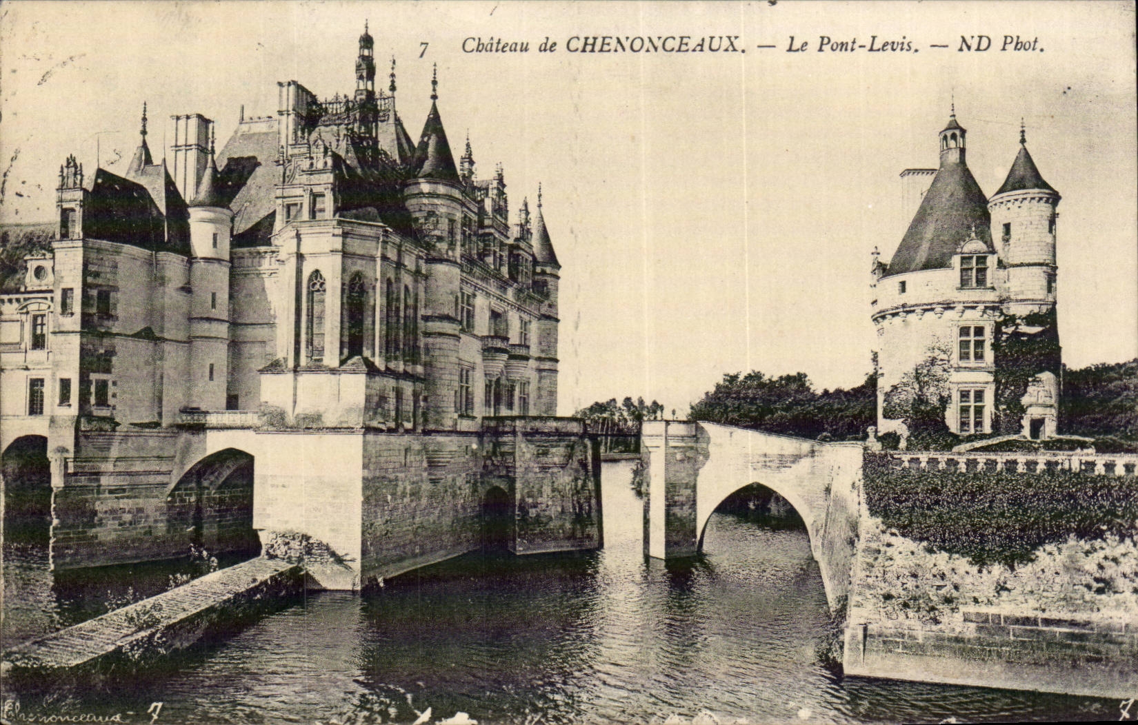 Chenonceaux CPA Le chateau Le pont levis