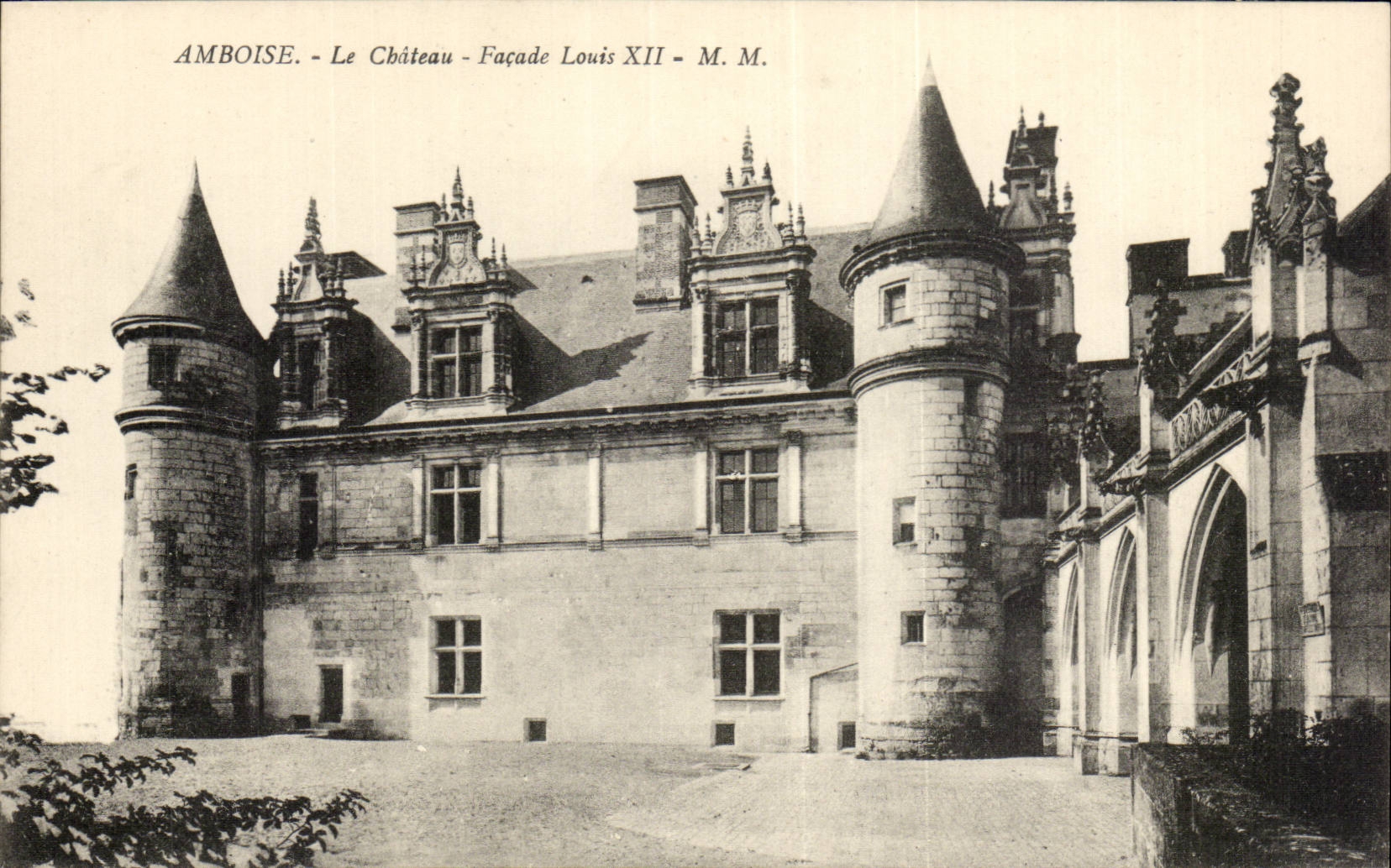 Amboise CPA Le chateau Facade Louis XII