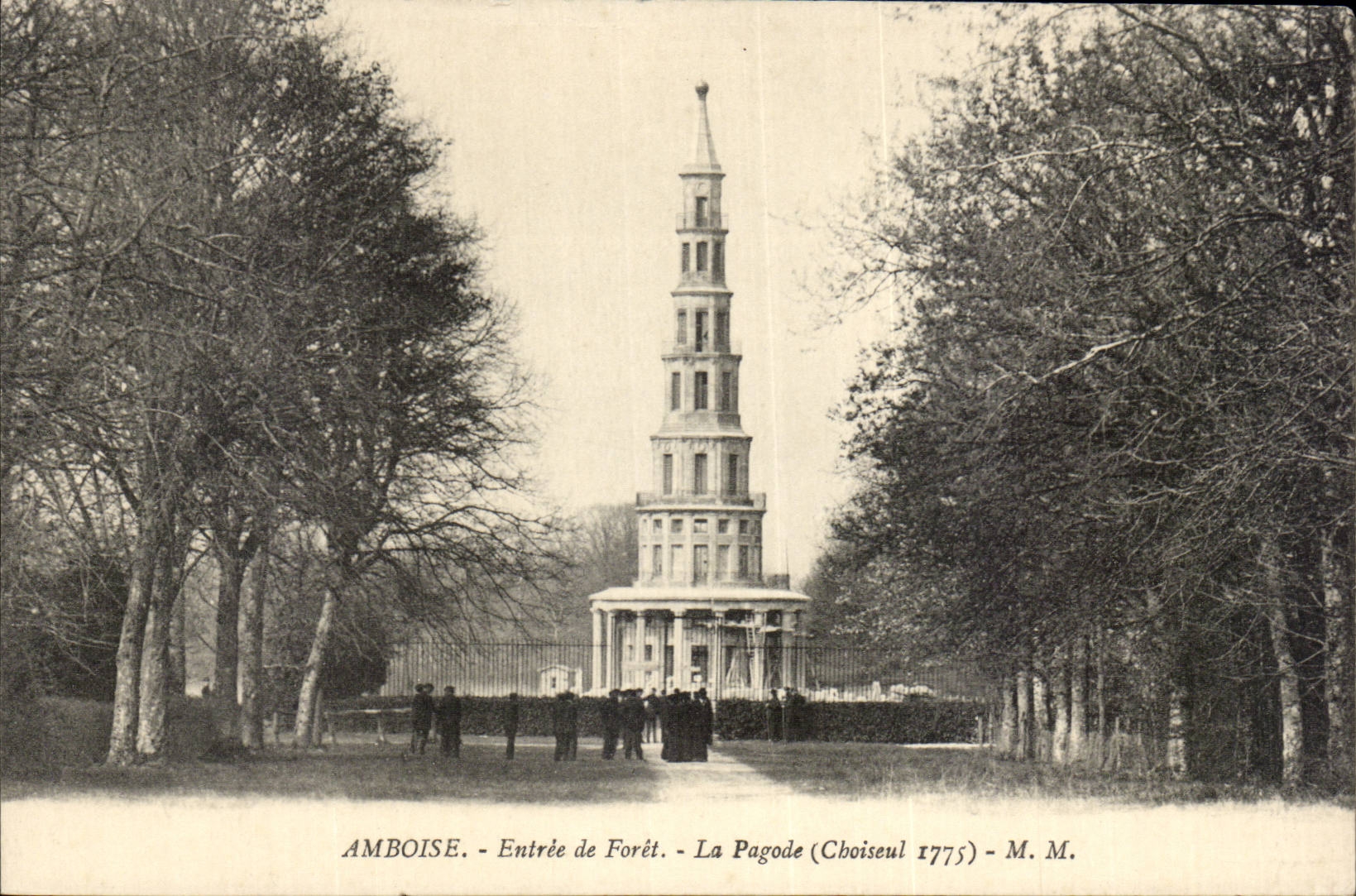 Amboise CPA Entree de foret La pagode