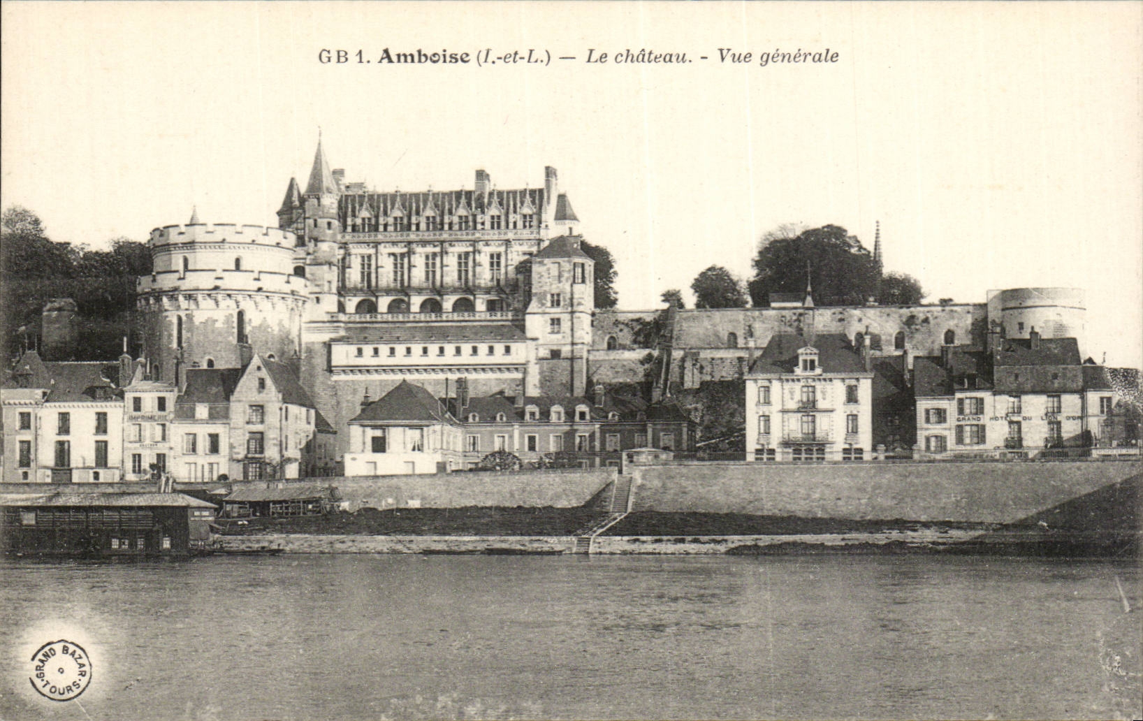 Amboise CPA Le chateau Vue generale