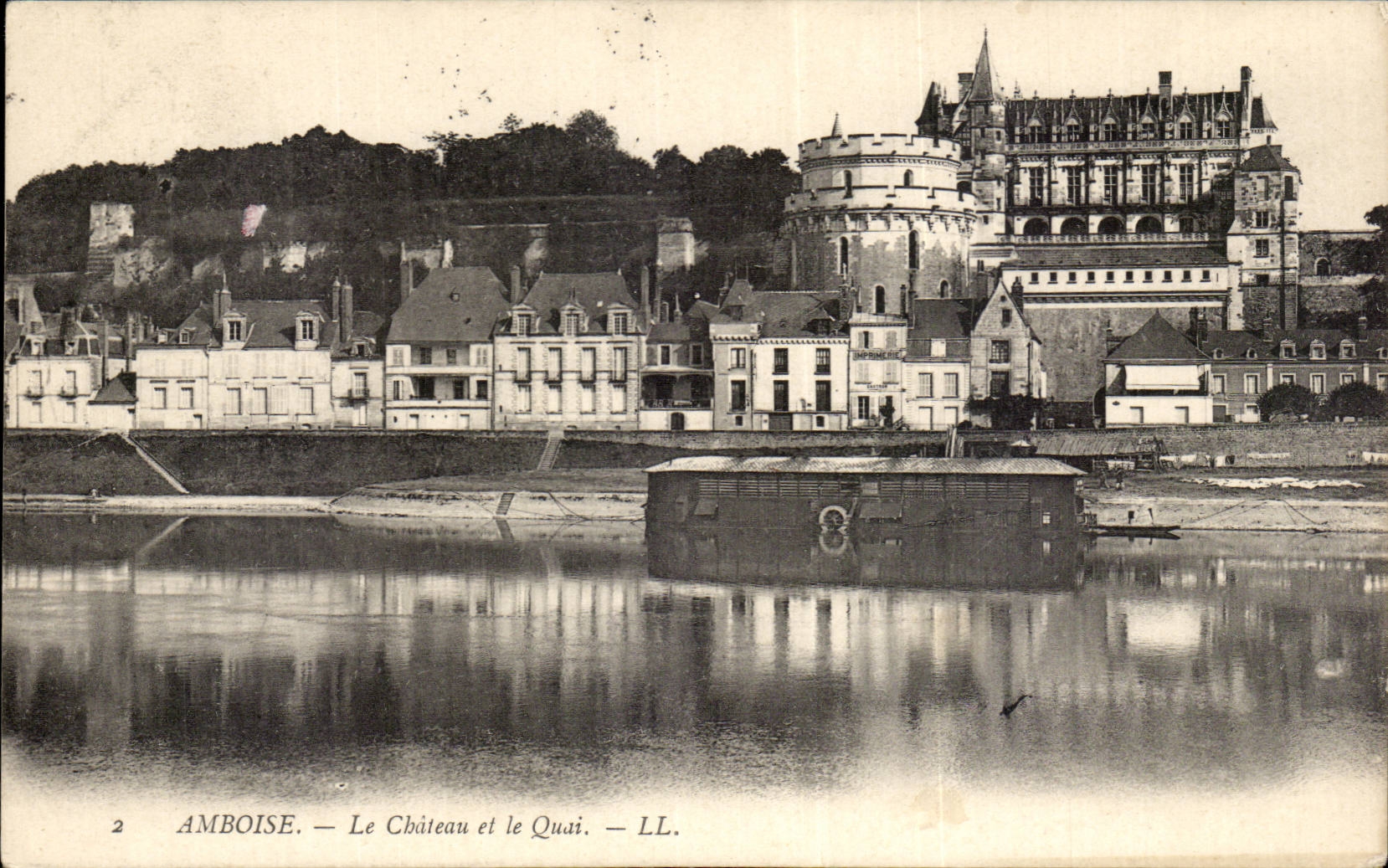 Amboise CPA Le chateau et le quai