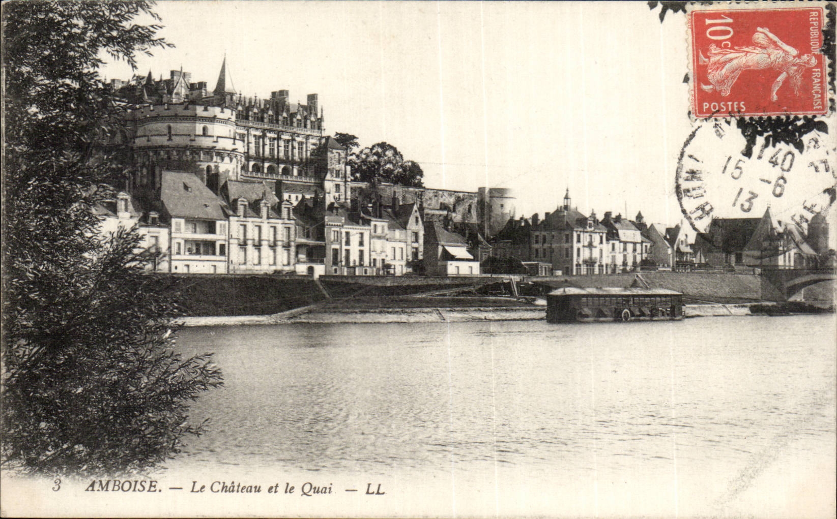 Amboise CPA Le chateau et le quai