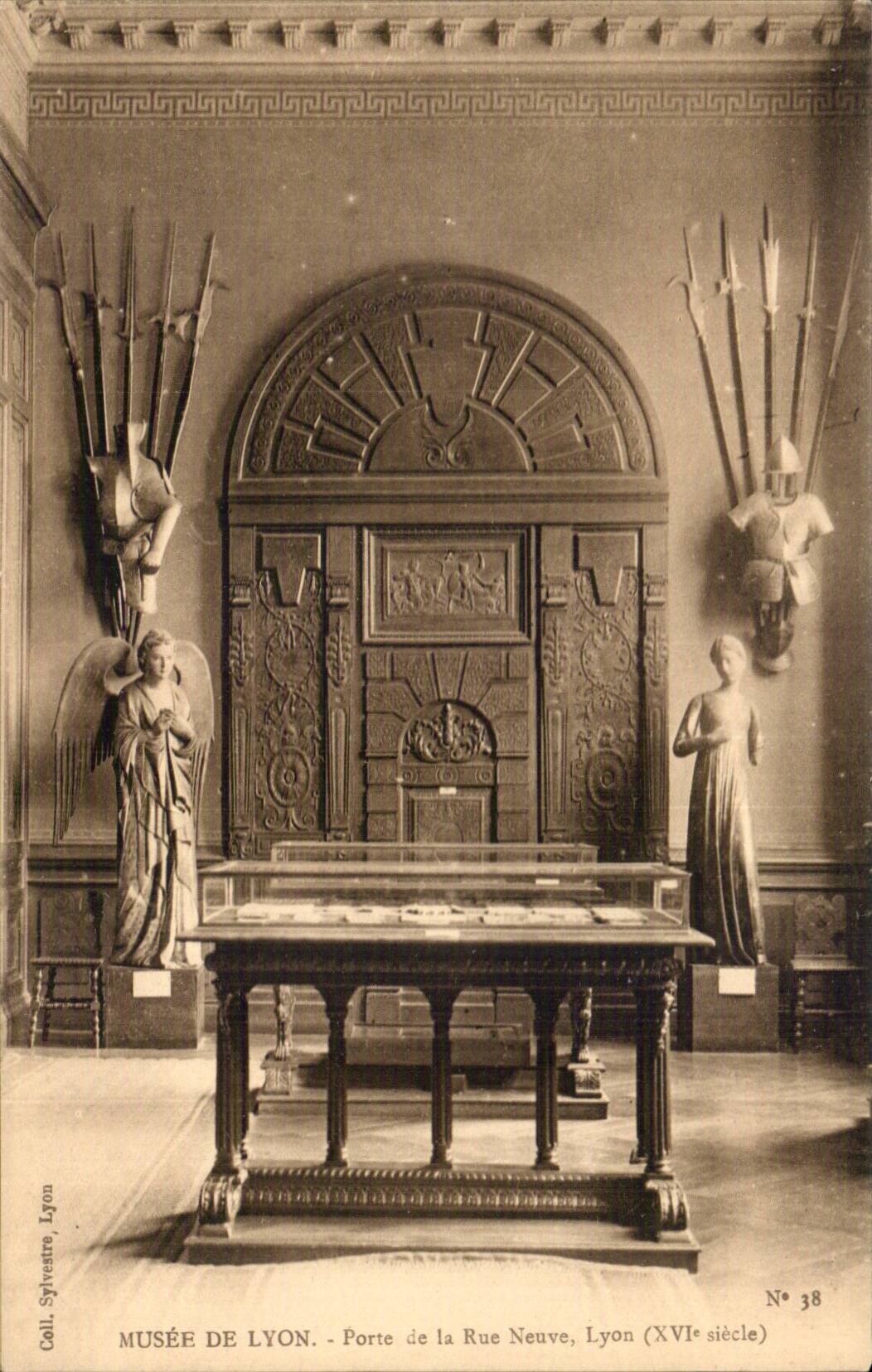 CPA Museum of Lyon Gate of the New street