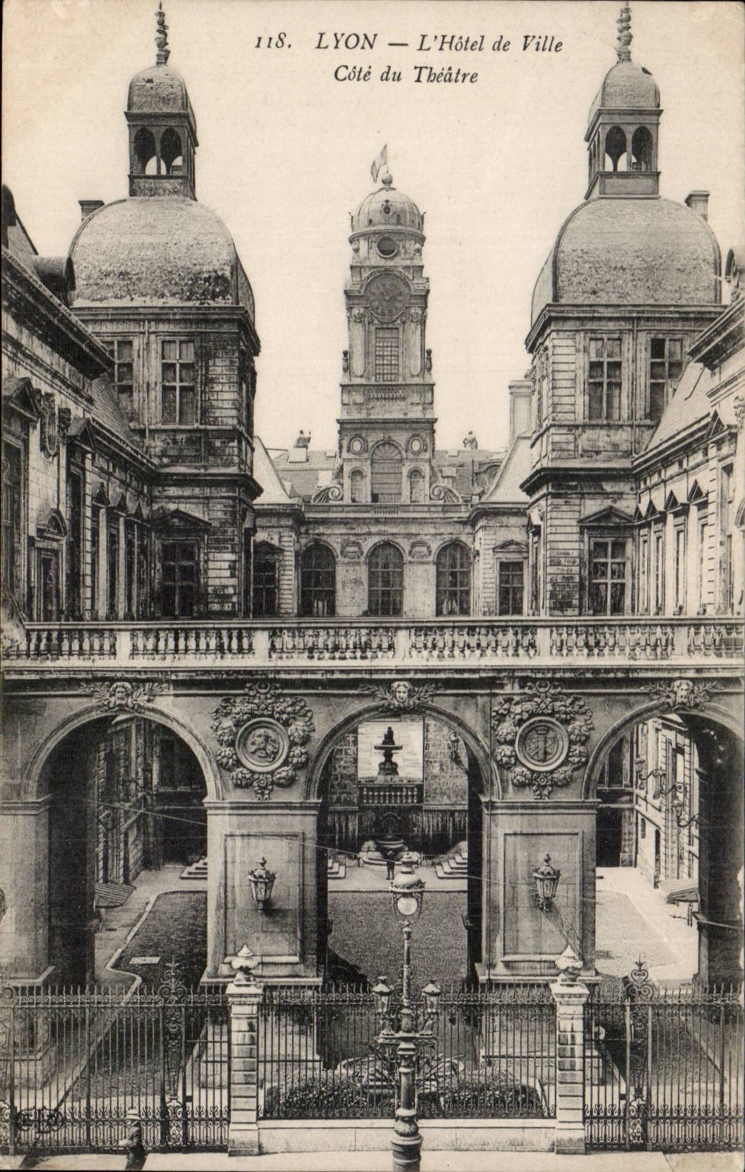 CPA Lyon the town hall Dimensions theater