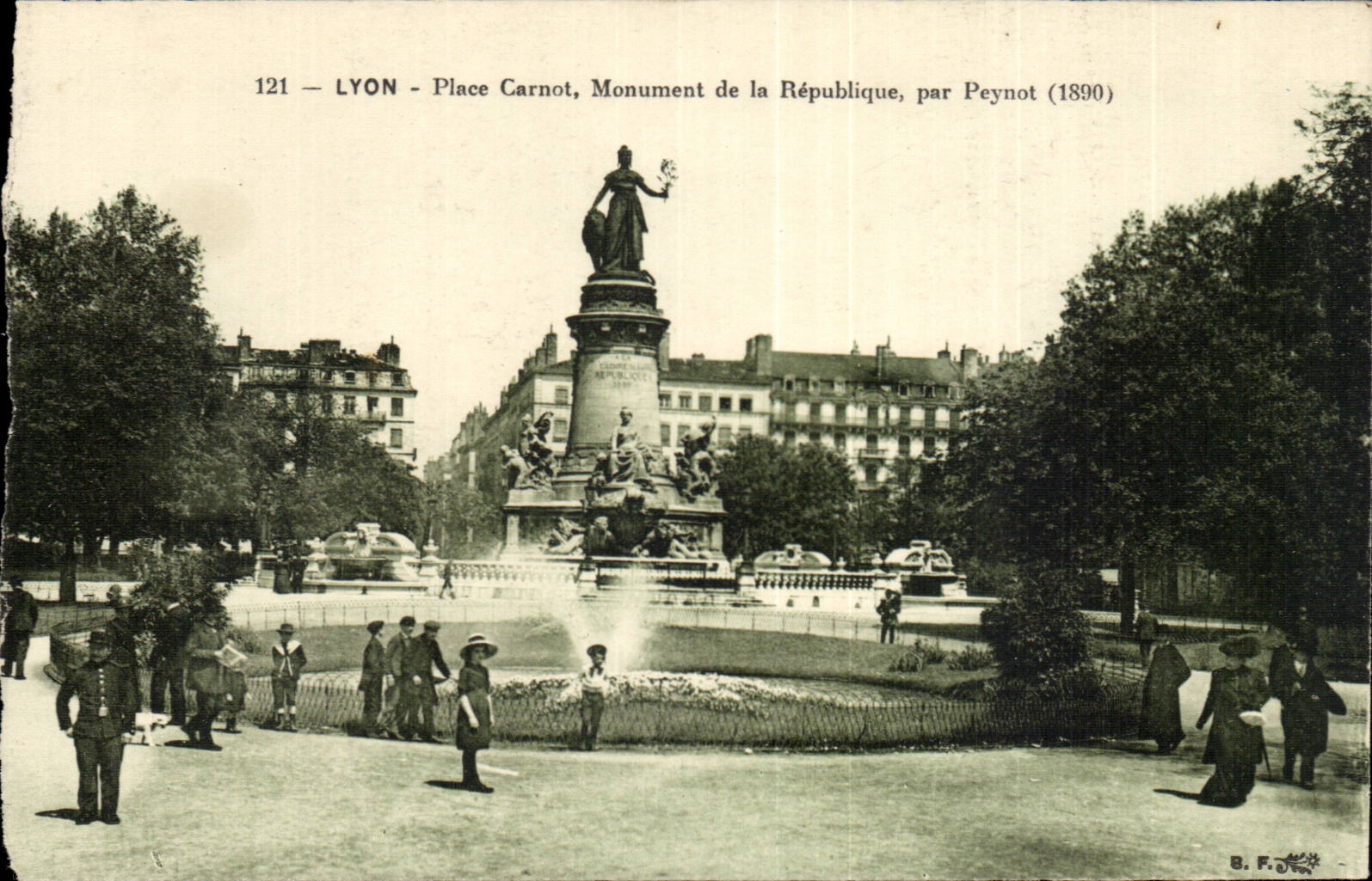 CPA Lyon Places Carnot Monument of the Republic by Peynot (1890)