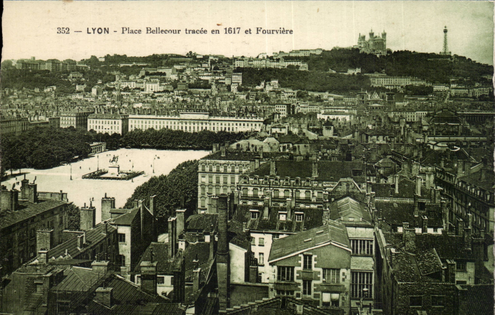 CPA Lyon Places Bellecour tracee in 1617 and Fourviere