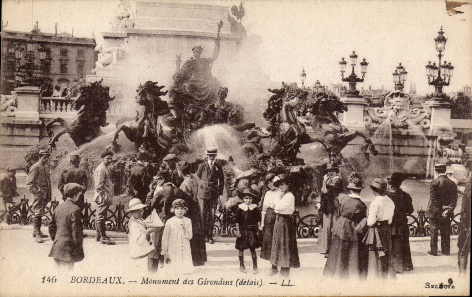 CPA Bordeaux Monument of the Of Gironde ones