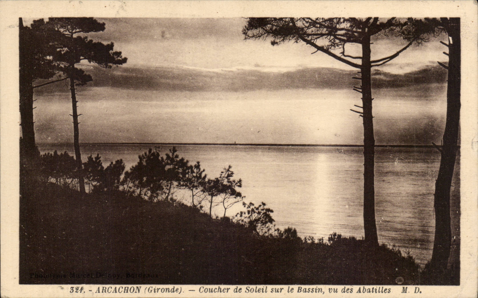 CPA Arcachon Coucher de soleil sur le bassin vu des Abtailles