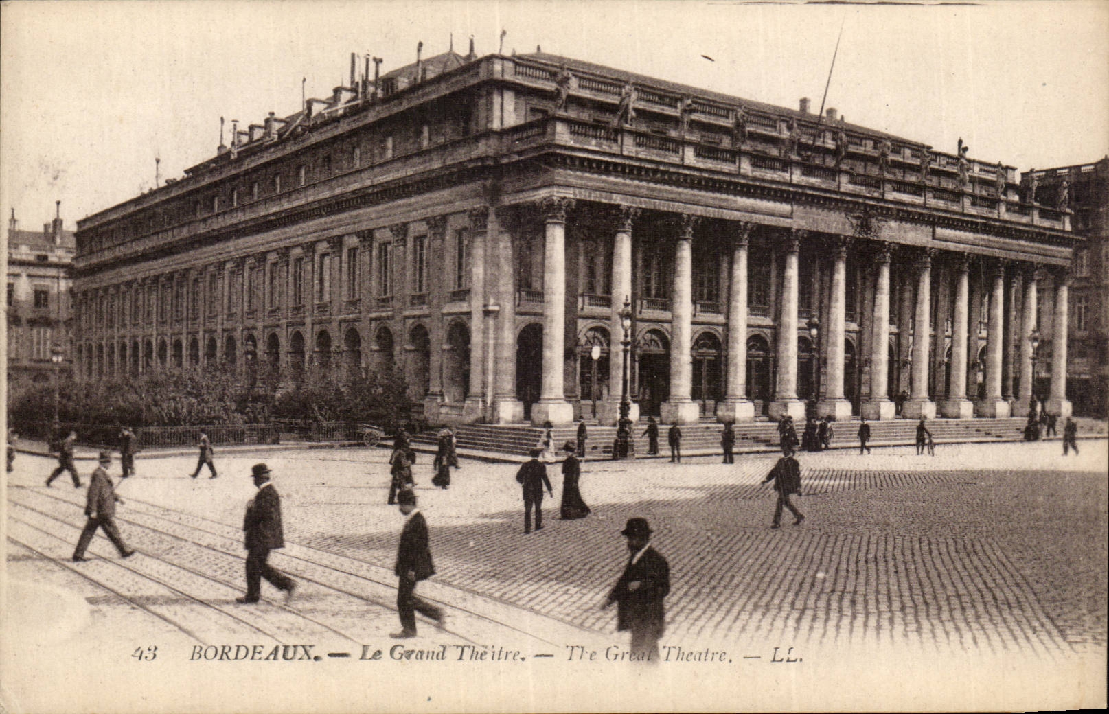 CPA Bordeaux the large theater