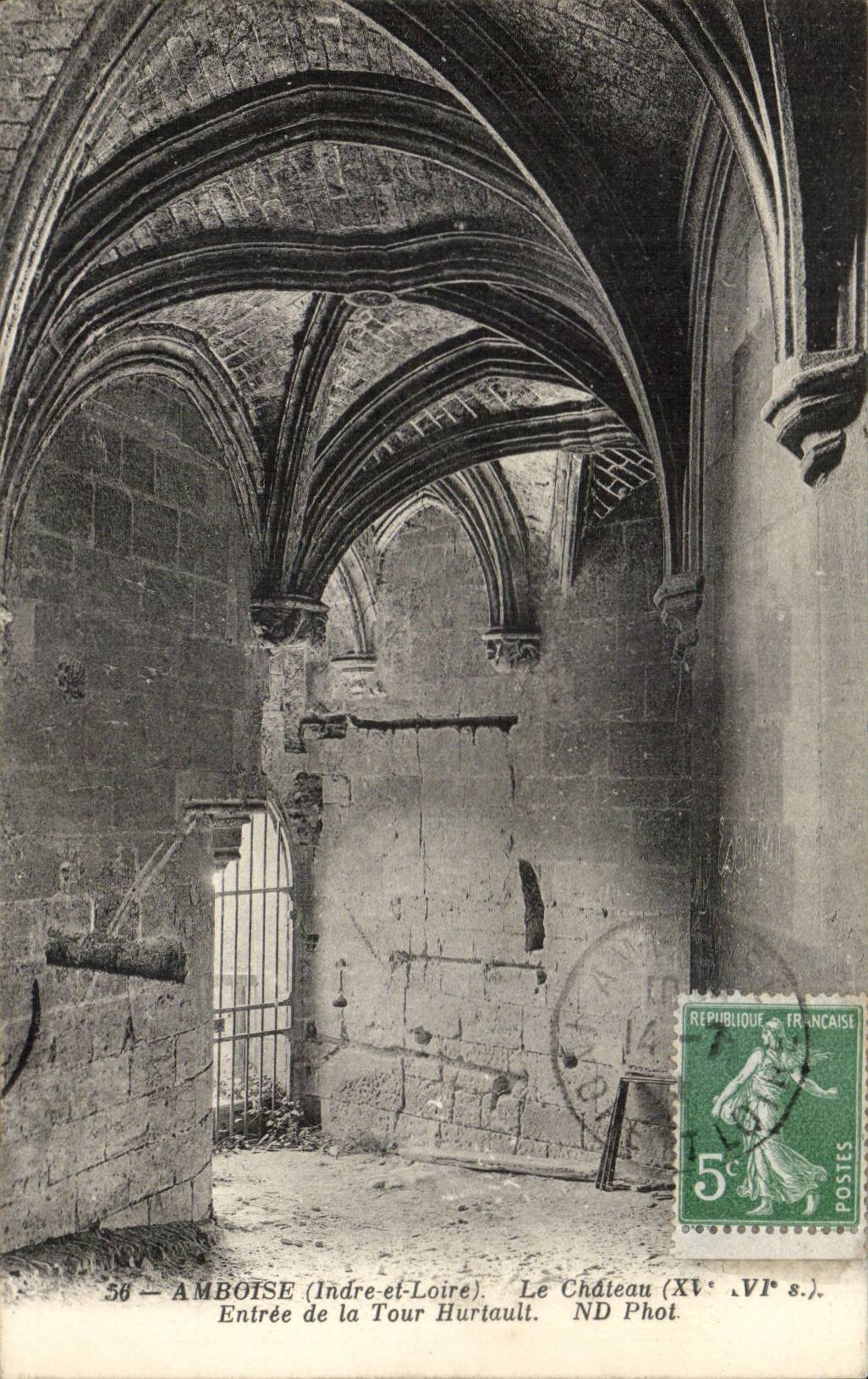 CPA Amboise Le chateau Entree de la tour Hurtault