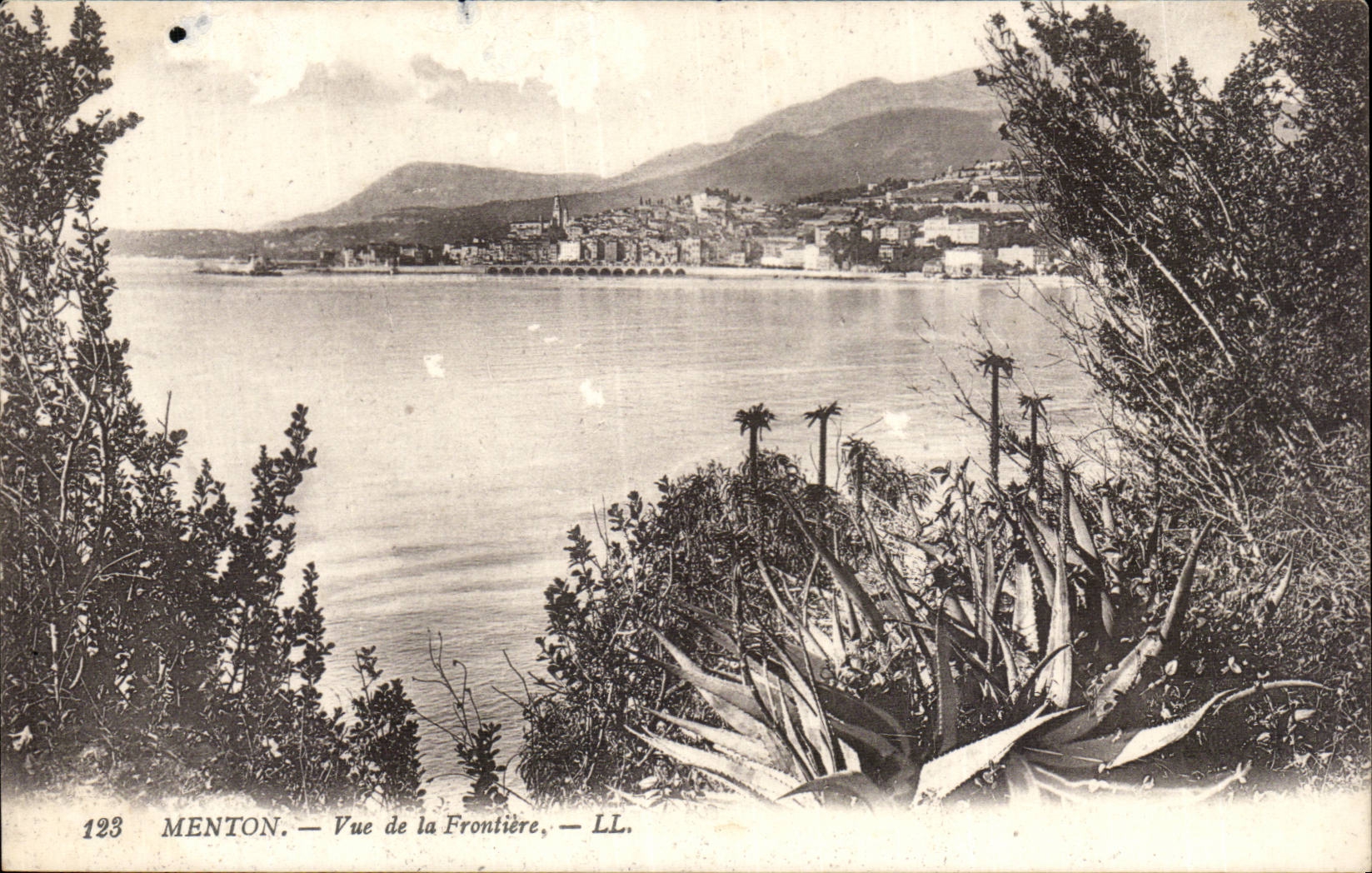 CPA Menton Seen of the border