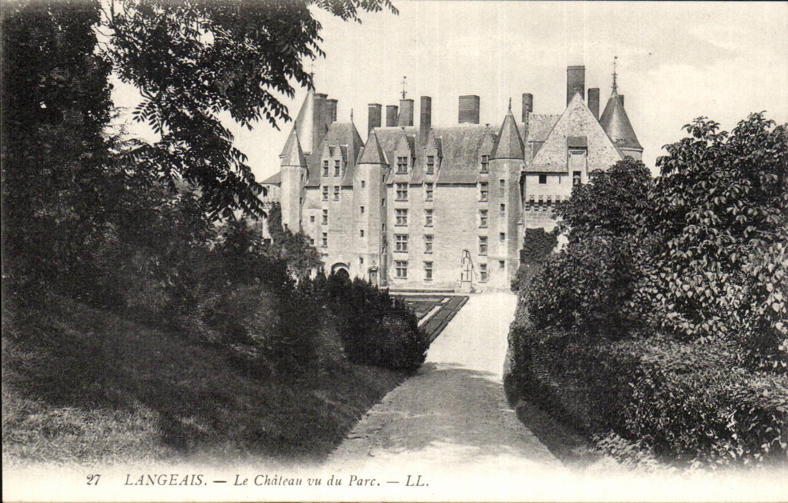 CPA Langeais Le chateau vu du parc