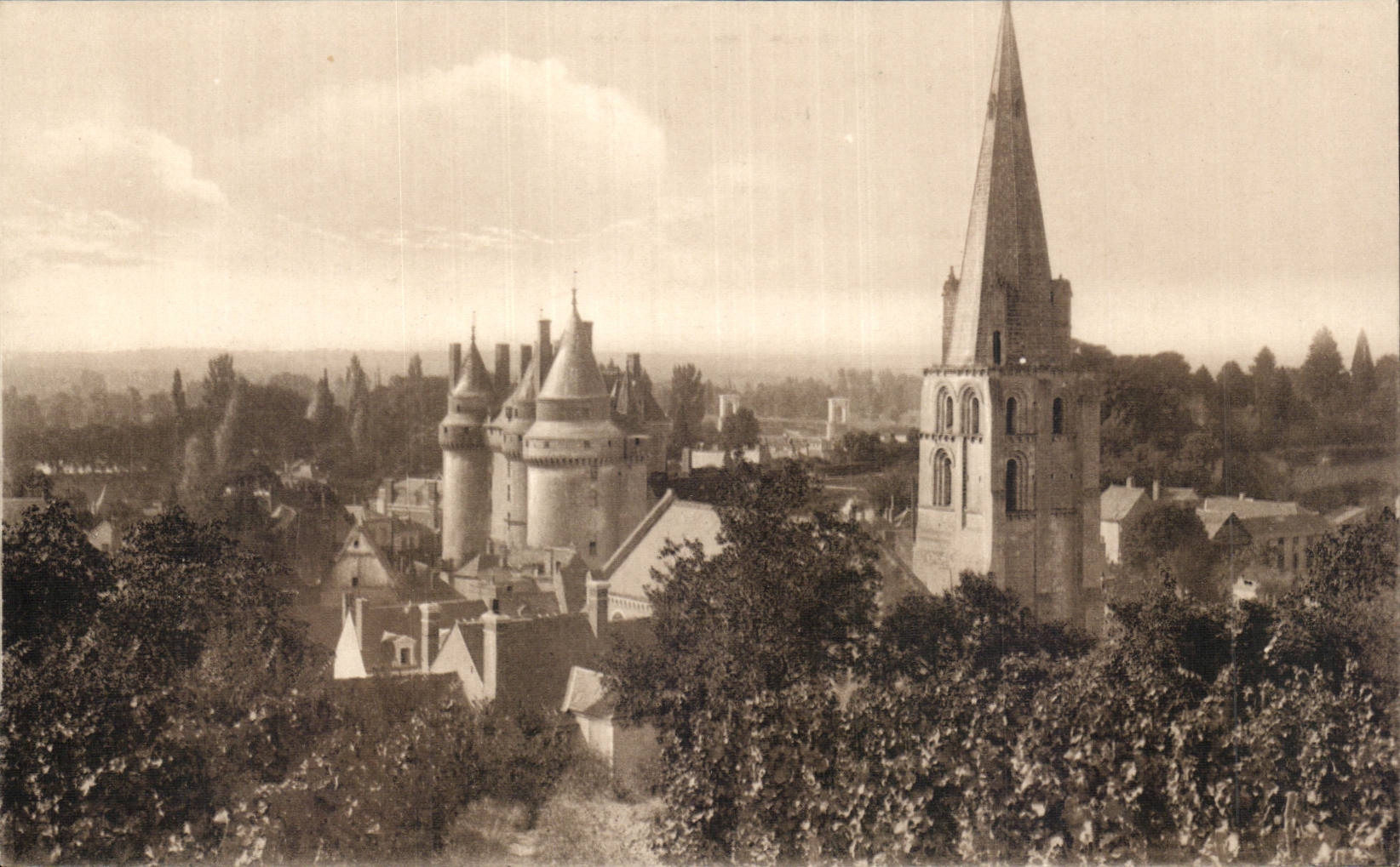 CPA Langeais Le chateau et l'eglise