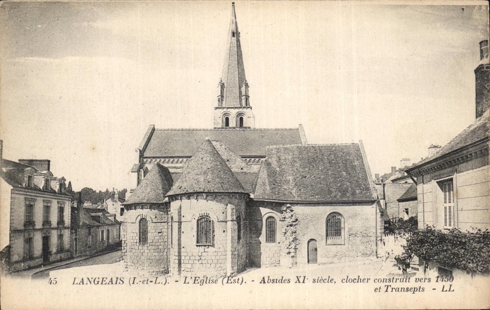 CPA Langeais L'eglise Absides 11eme cocher construit vers 1450 et transepts