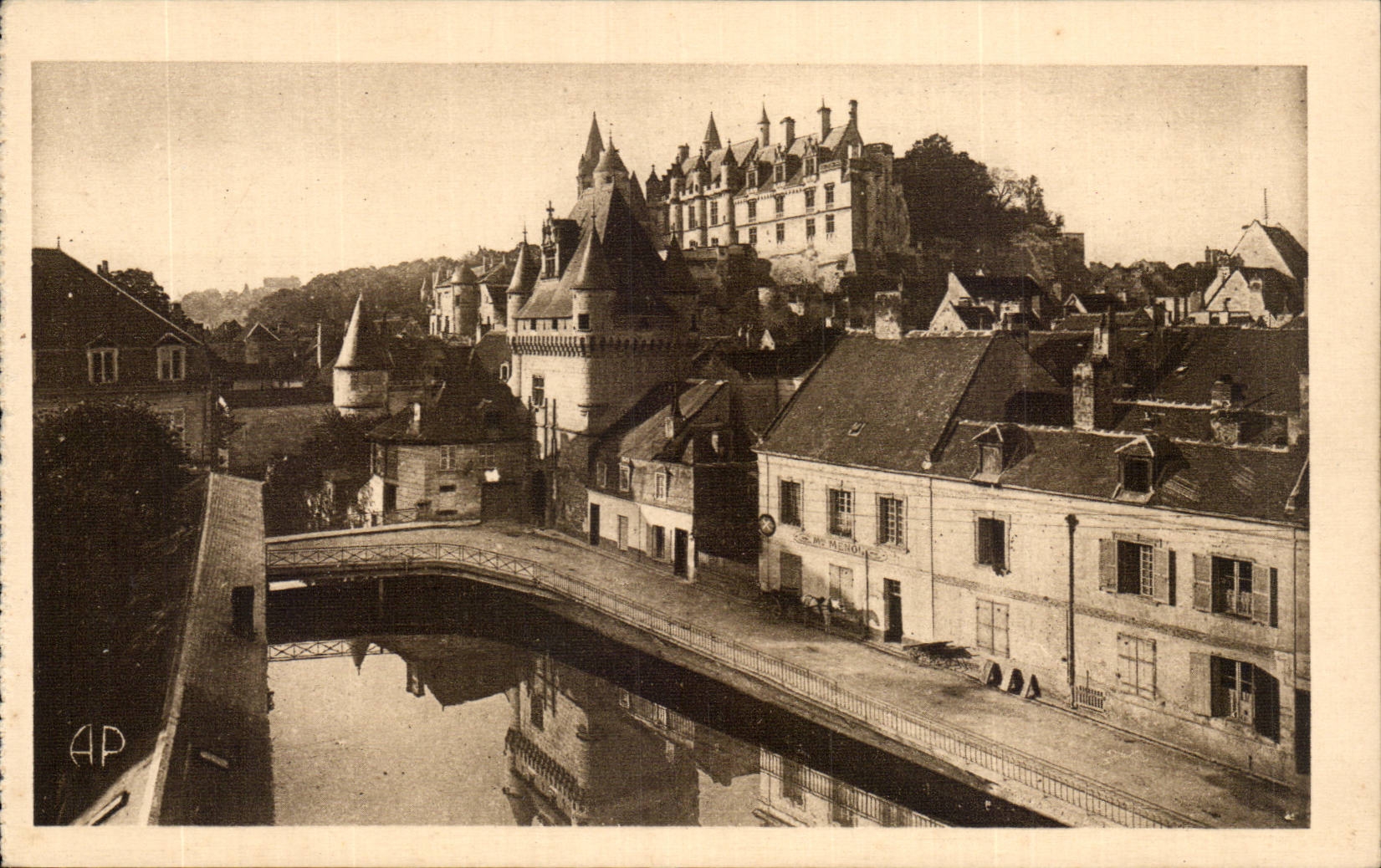 Loaches CPA the royal castle and carries cordeliers