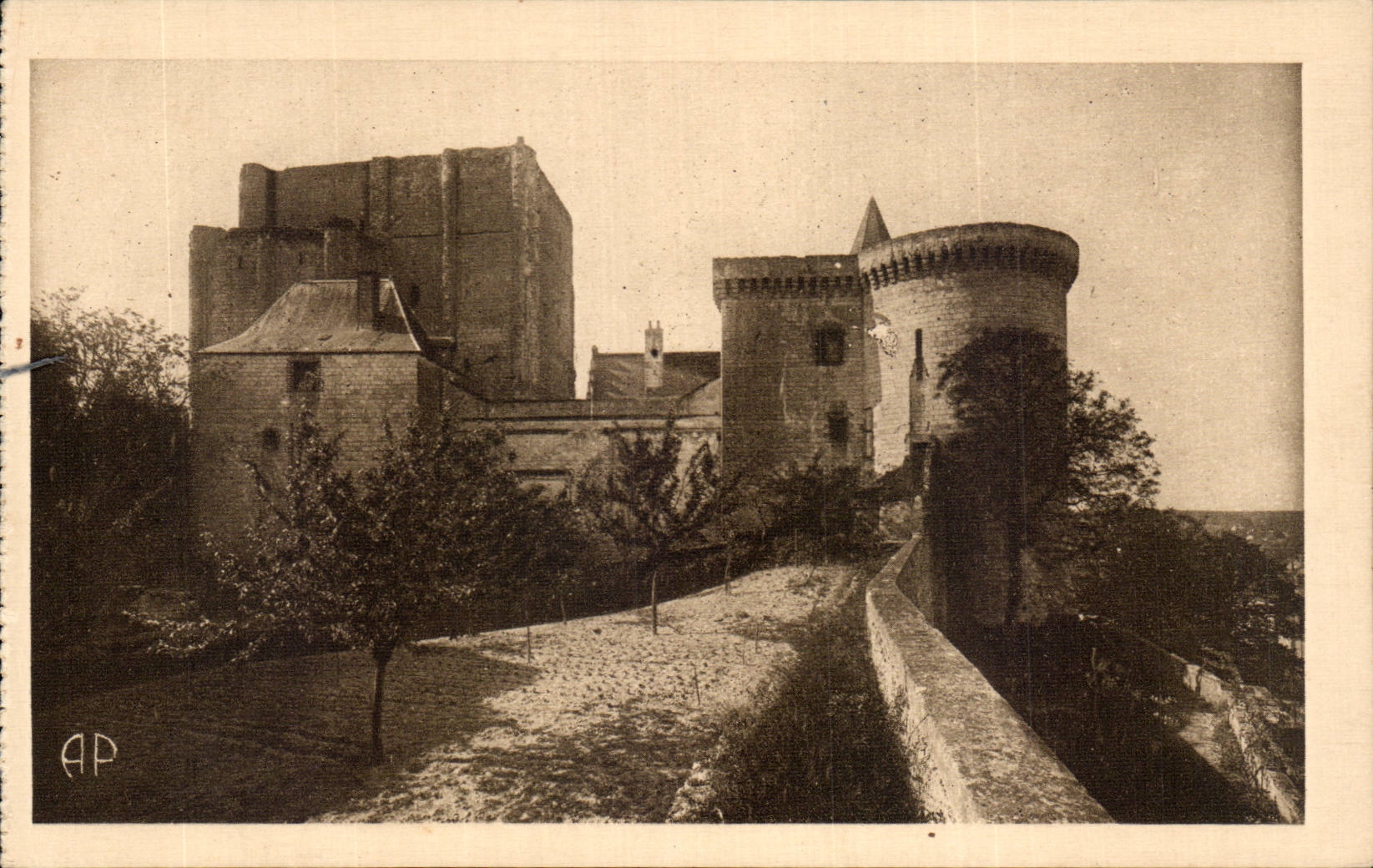 Loaches CPA the keep Entering and the court Louis XI