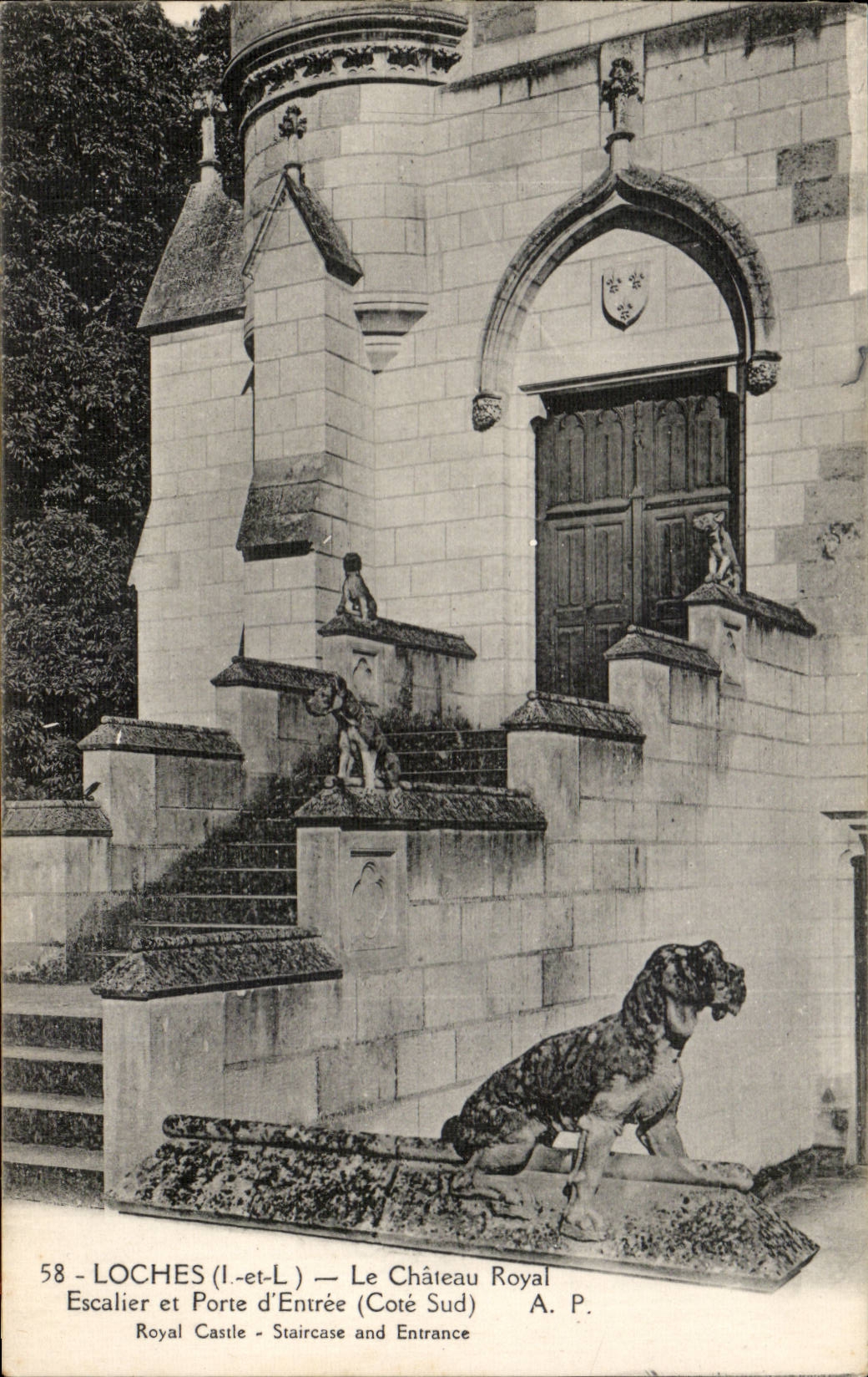 Loaches CPA the royal castle Staircase and main door