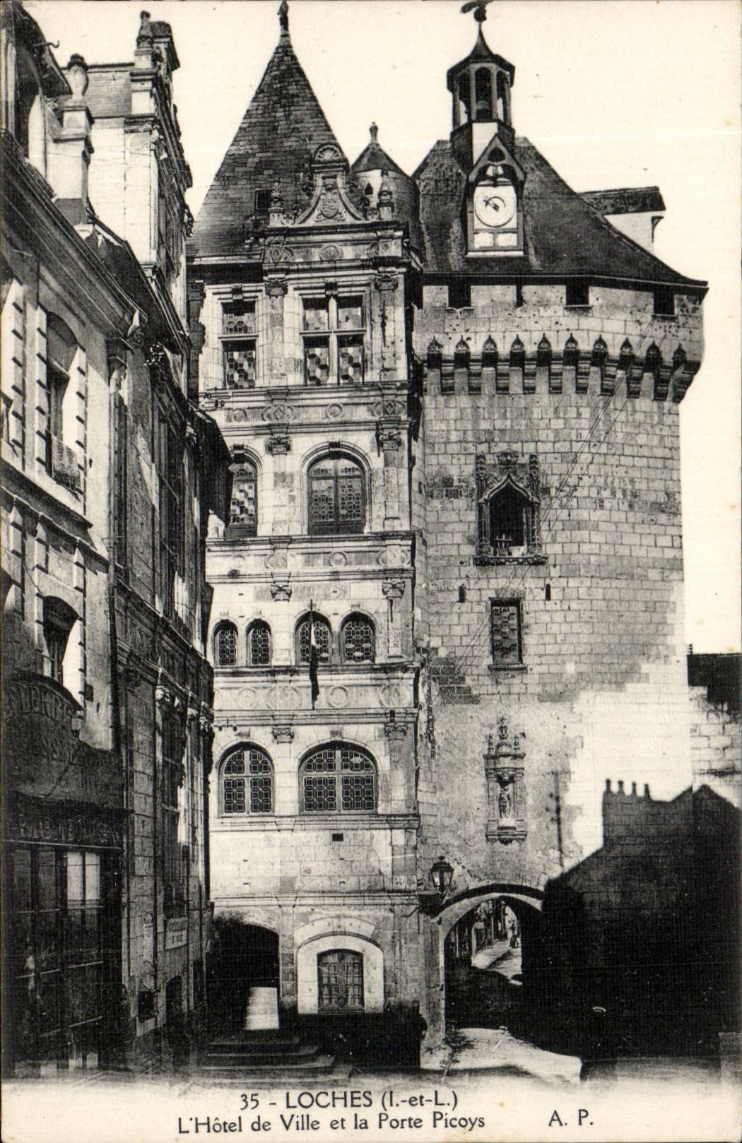 Loaches CPA the town hall and the Picoys door