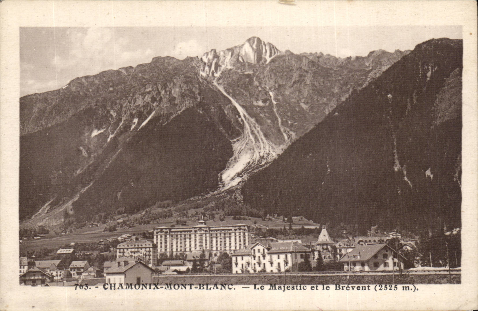 CPA Chamonix Mont Blanc Le majestic et le Brevent
