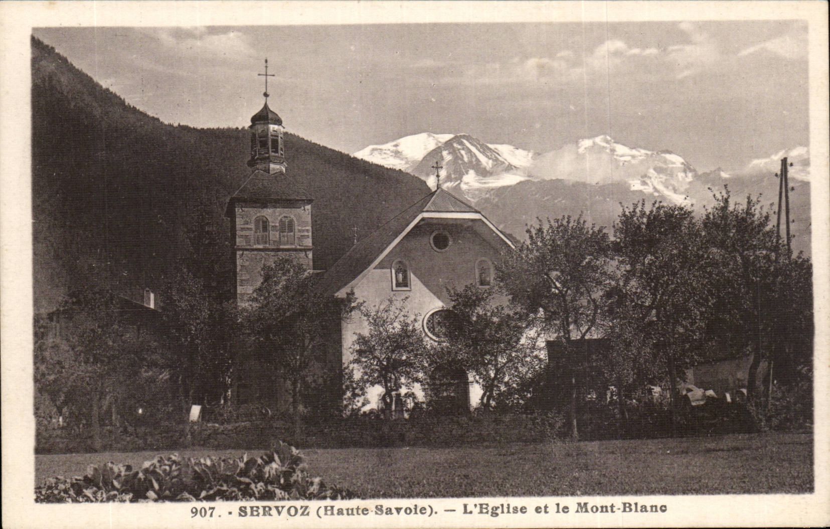 CPA Servoz the church and the Mount Blanc