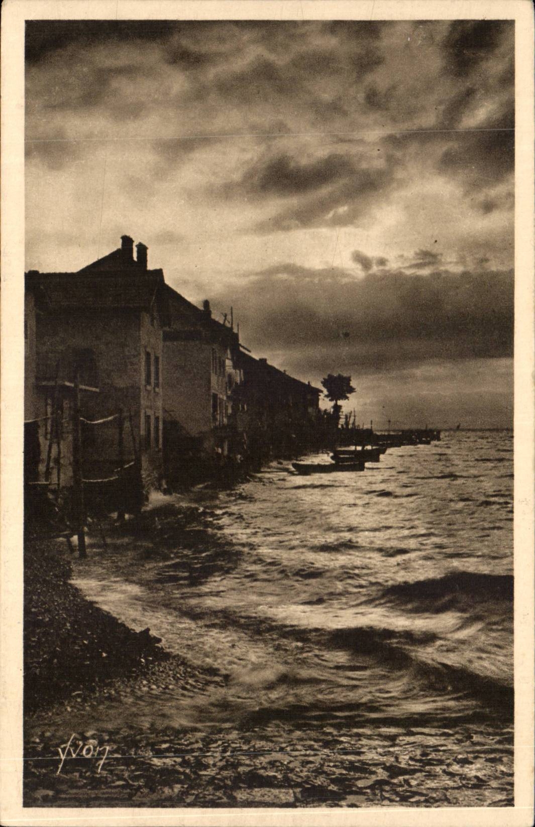 CPA Surroundings of Evian les Bains Meillerie the port with the sinners