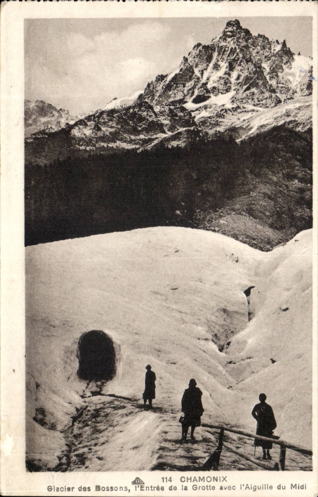 CPA Chamonix Glacier des Bossons l'entree de la grotte avec l'aiguille du Midi