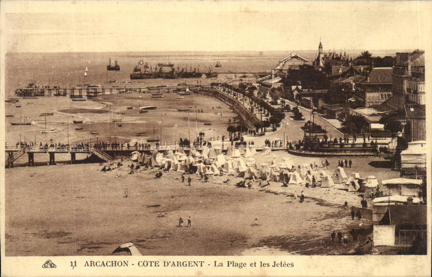 CPA Arcachon La plage et les jetees