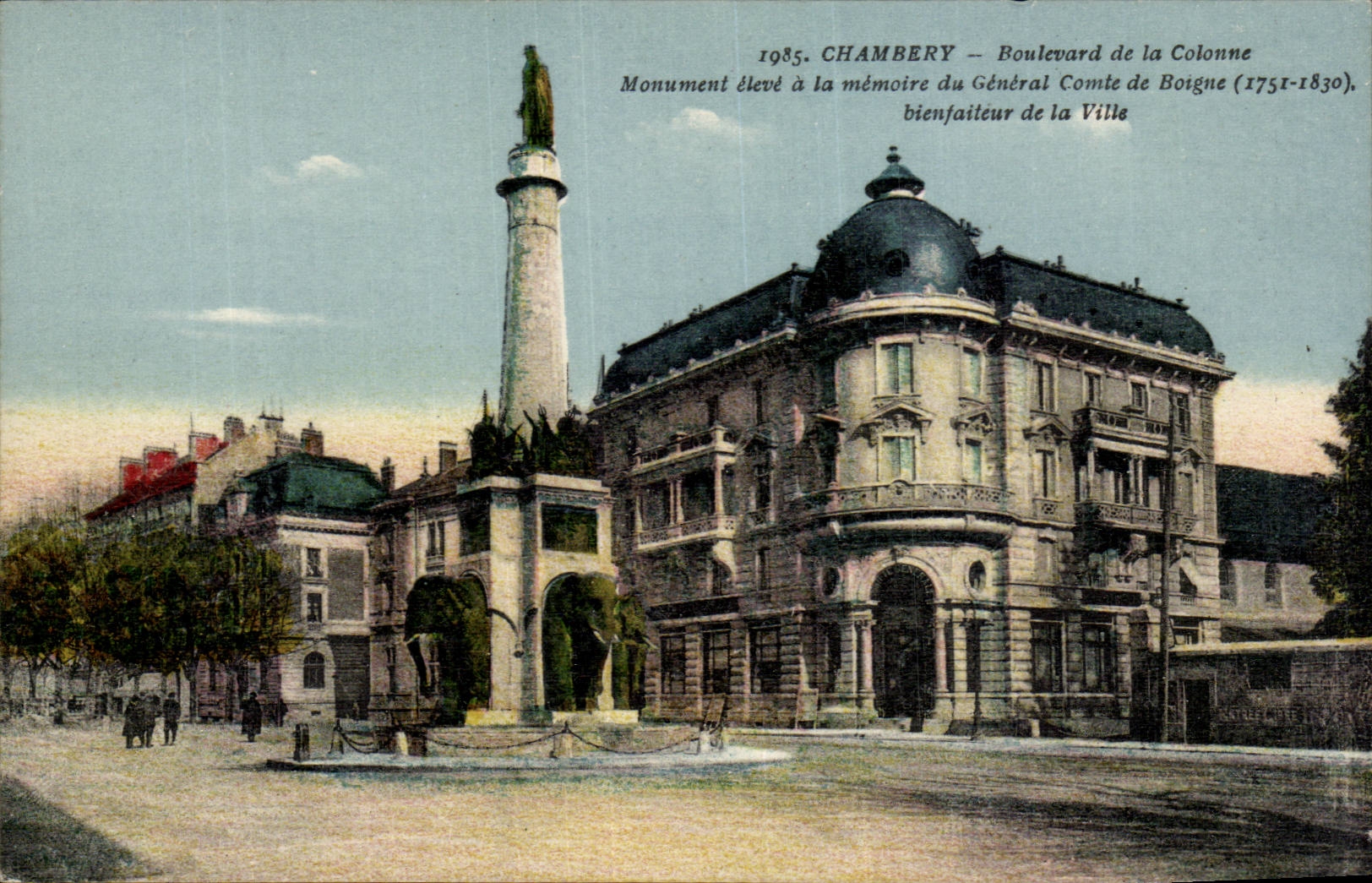 CPA Chambery Boulevard of the column Monument raised with the memory of the general Count de Boigne Elephant