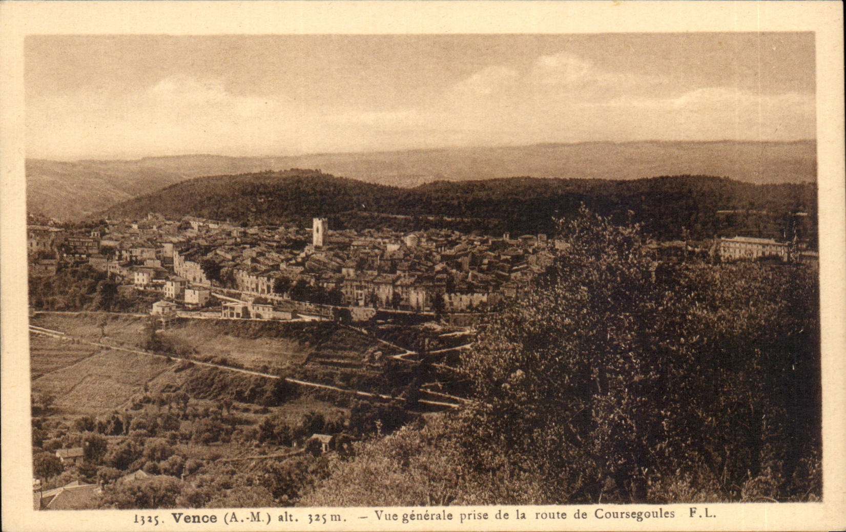 CPA Vence die Ansicht vertreten von der Strasse von Coursegoules