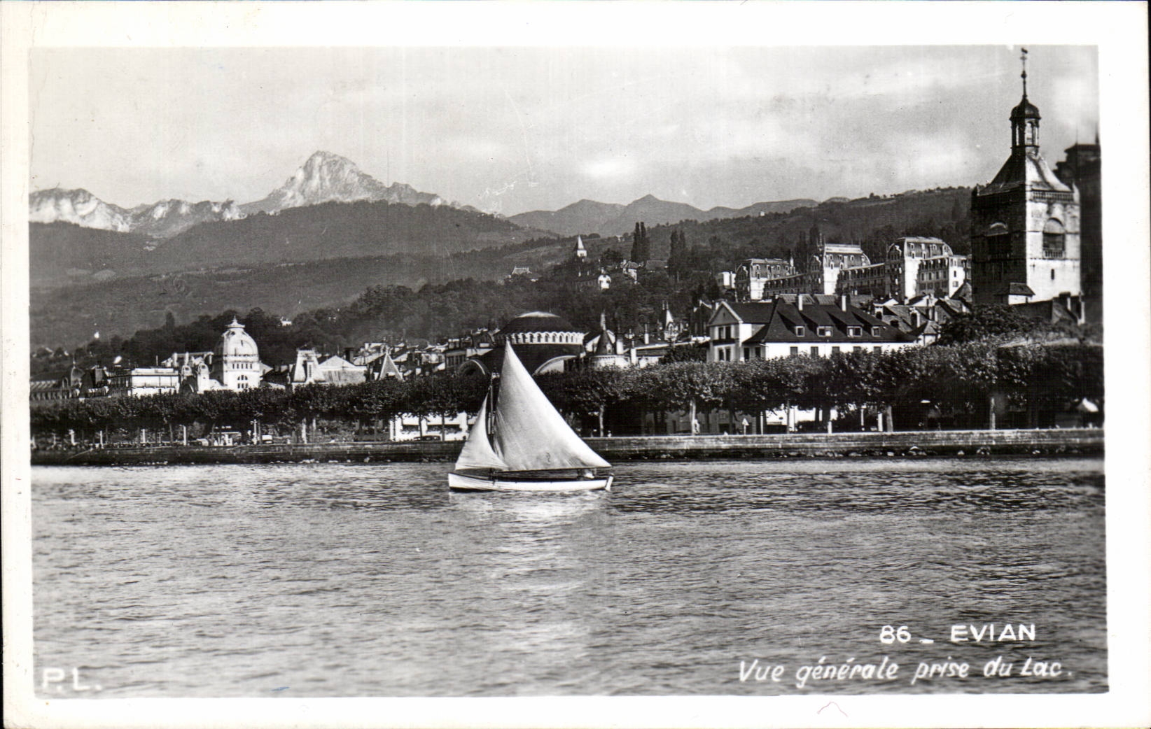 CPA Evian les Bains View taken lake