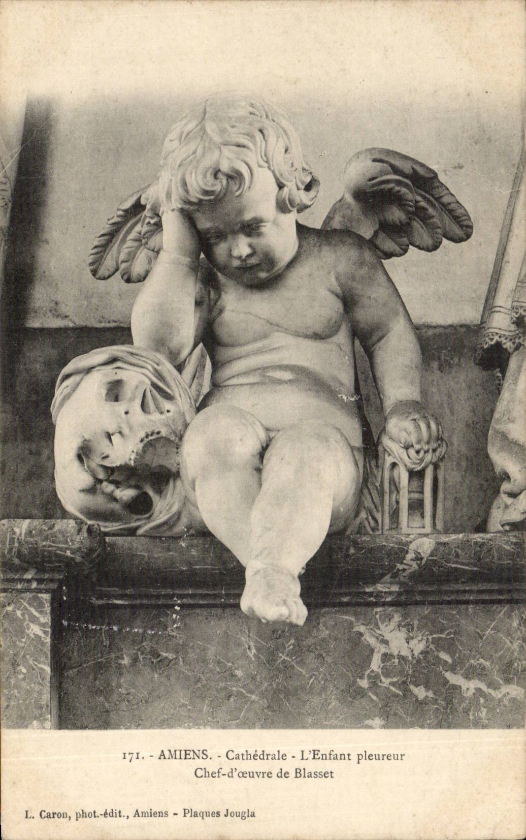 CPA Amiens the cathedral the whining child Angel angel
