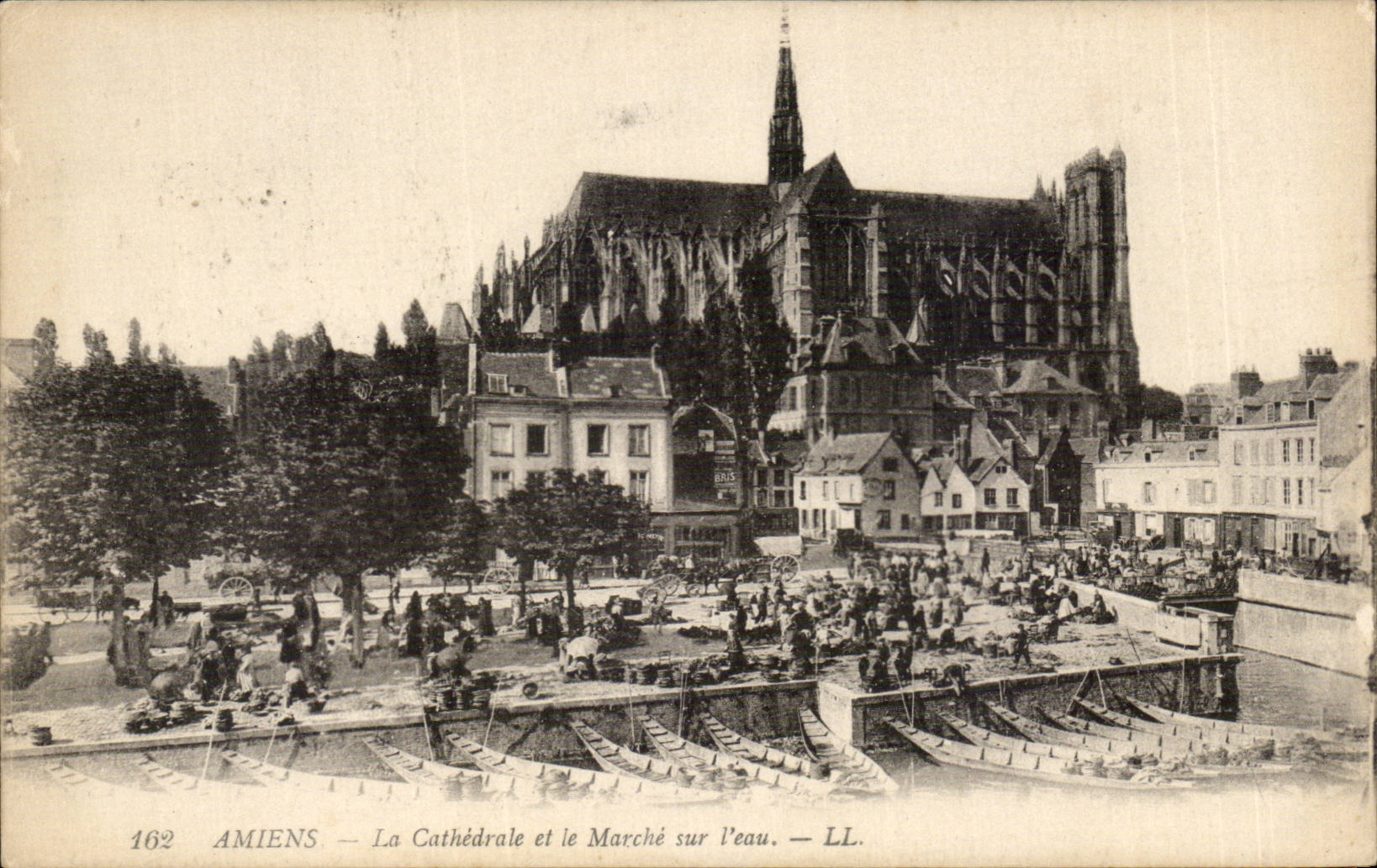 CPA Amiens the cathedral and Market on water