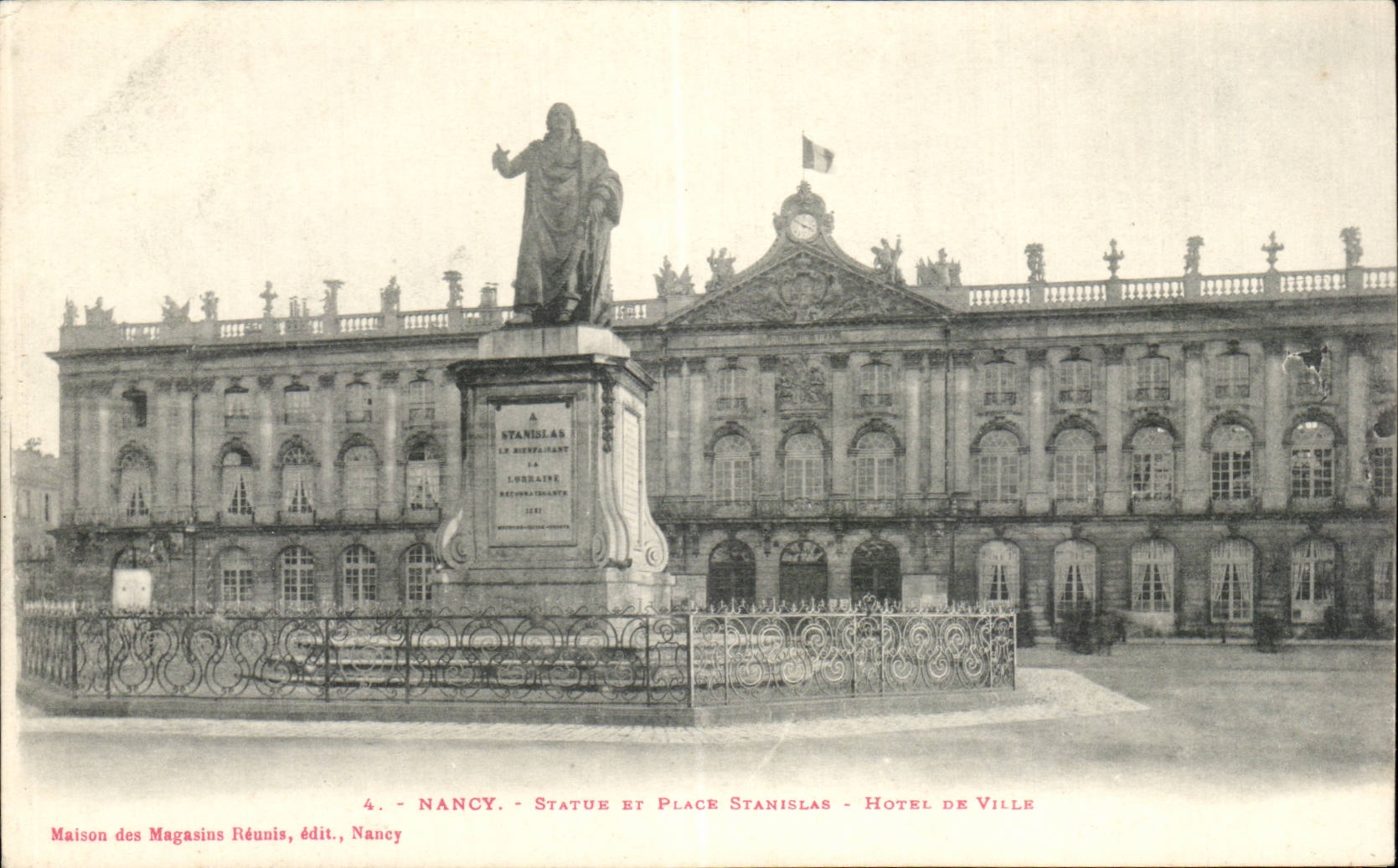 Nancy CPA Statue et place Stanislas Hotel de ville