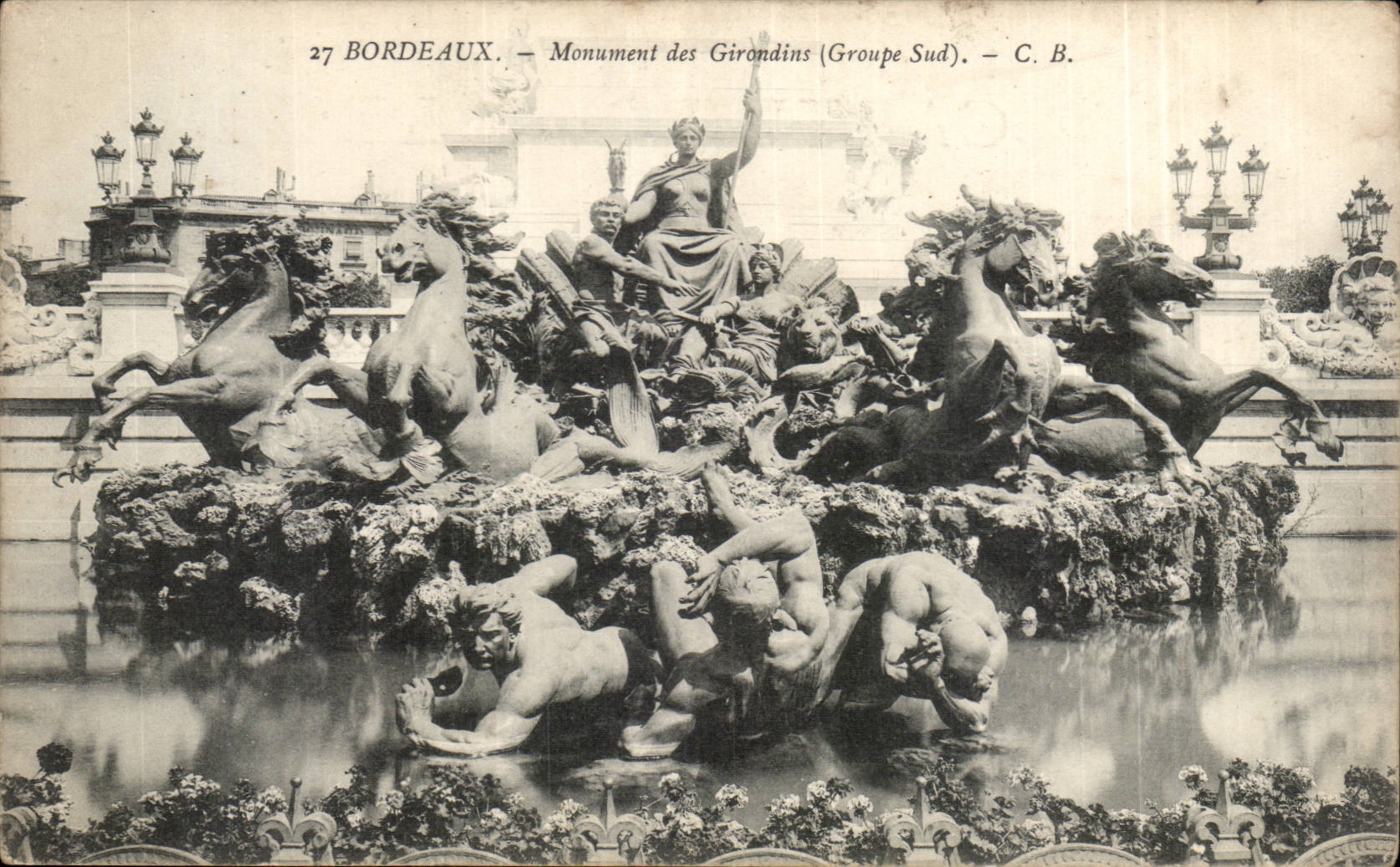 CPA Bordeaux Monument of the Of Gironde ones