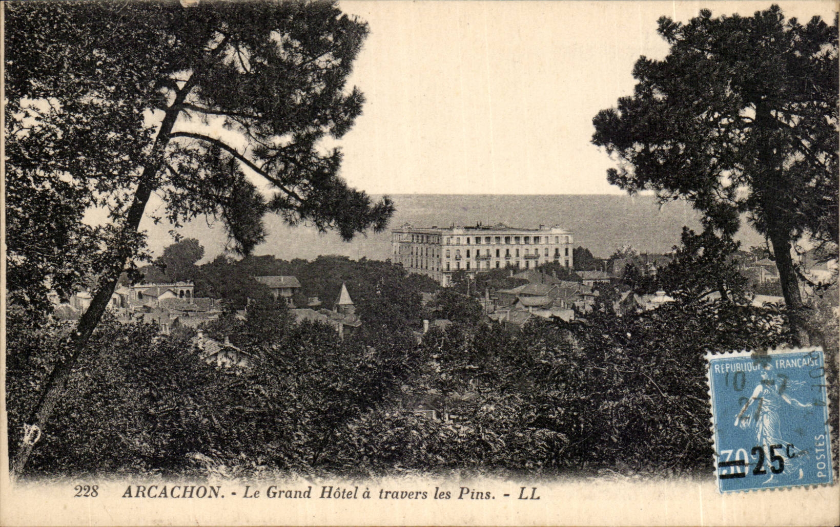 CPA Arcachon Le grand hotel a travers les pins
