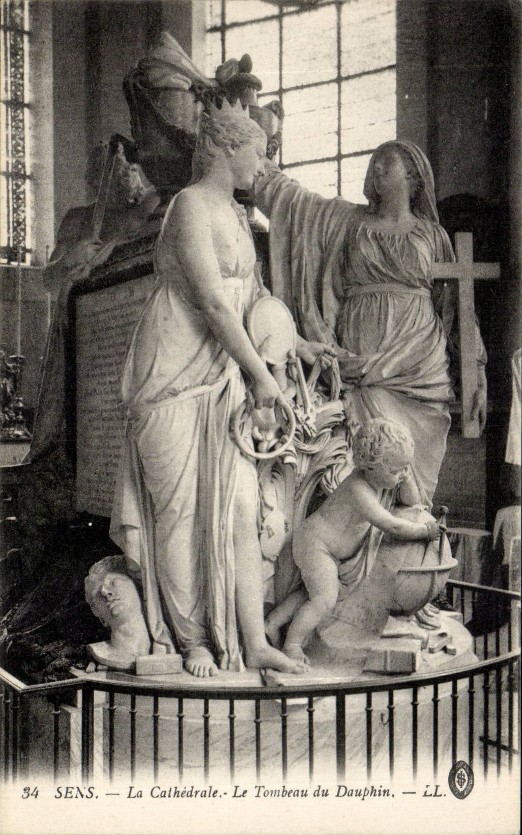 CPA Sens the cathedral the tomb of the Dolphin