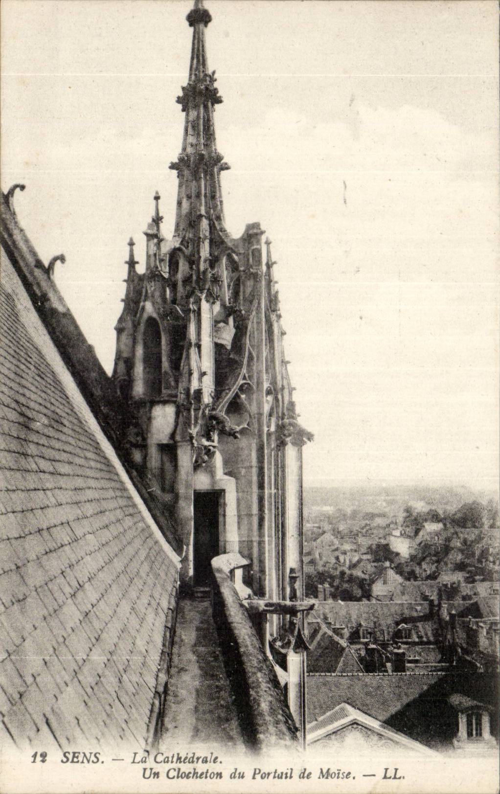 CPA Sens the cathedral a pinnacle of the gate of Brace