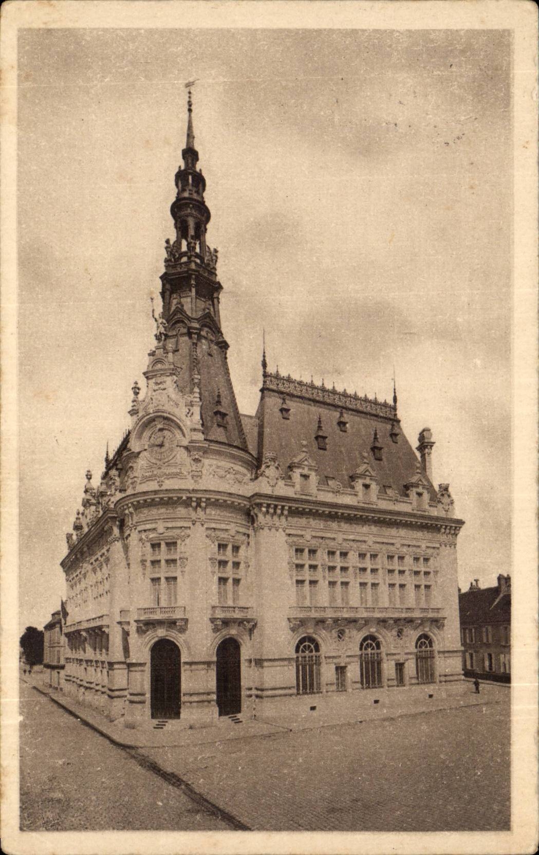 CPA Sens the town hall Dupont and Poivert