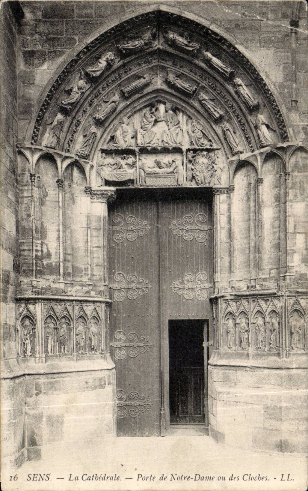 CPA Sens the cathedral Gate of Our Lady or the bells
