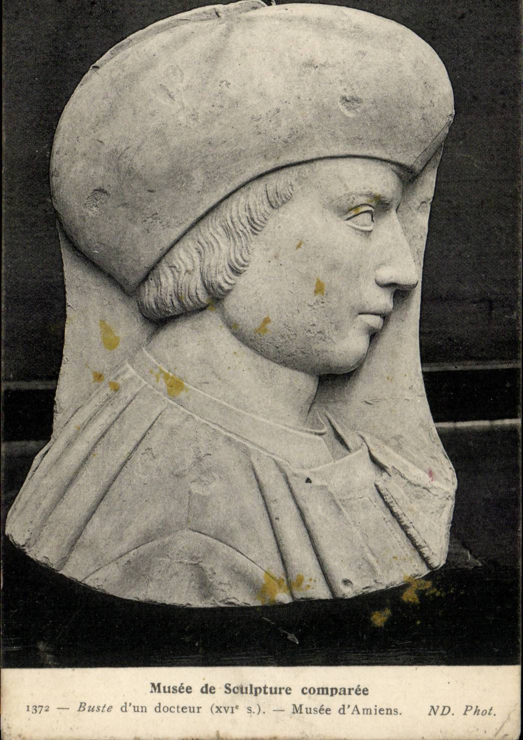 Paris CPA Musee de sculpture comparee Buste d'une docteur Musee d'Amiens