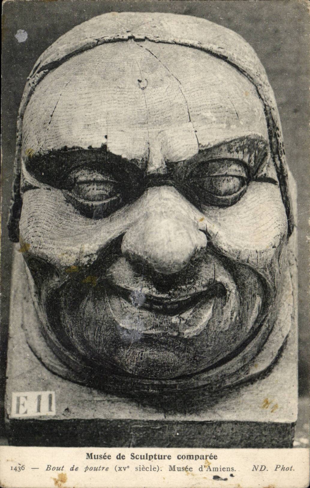 Paris CPA Musee de sculpture comparee Bout de poutre Musee d'Amiens