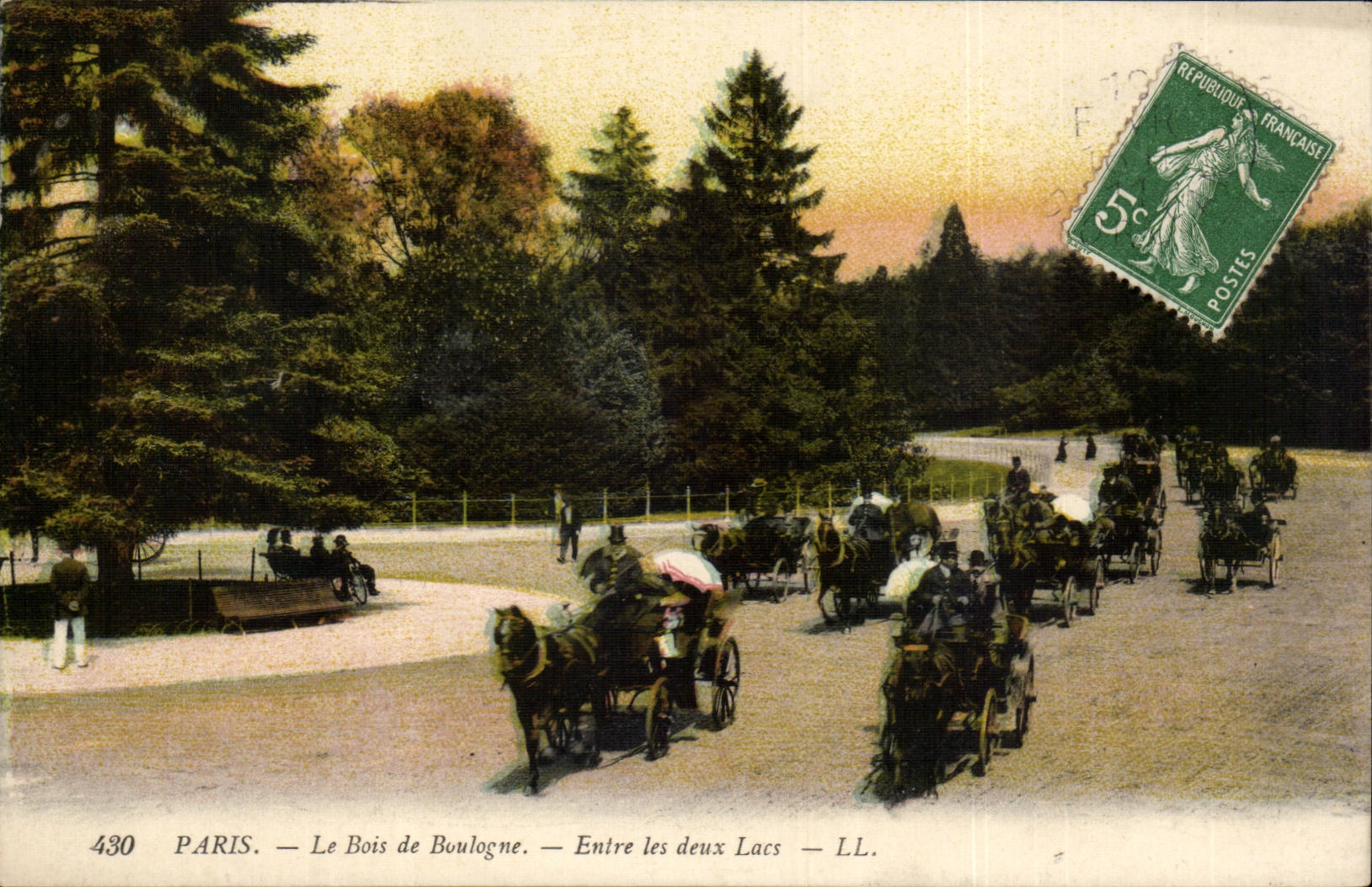 CPA Paris Bois de Boulogne Entre les deux lacs Caleches