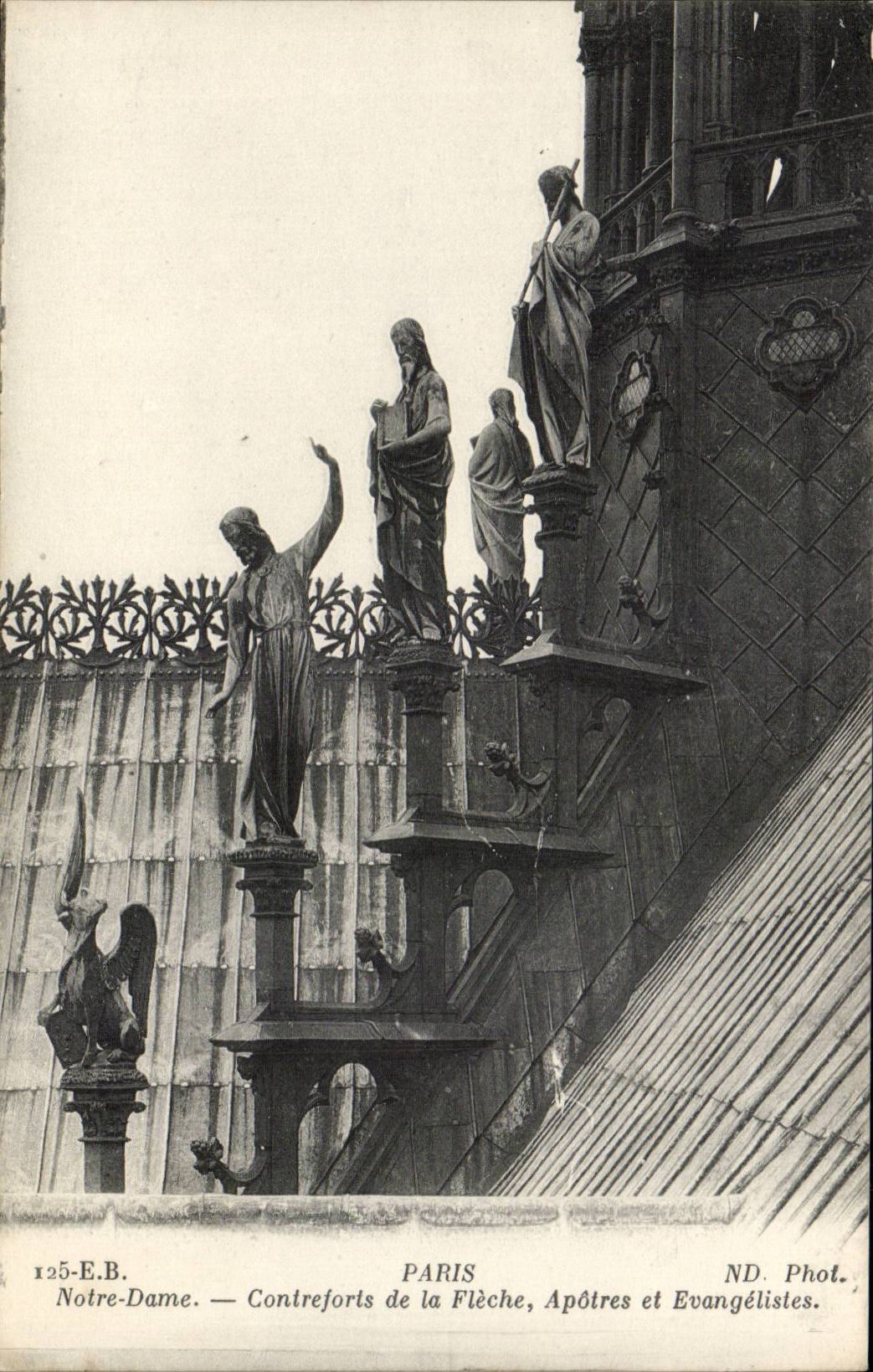 Paris CPA Notre Dame Contreforts de la fleche Apotres et evangelistes