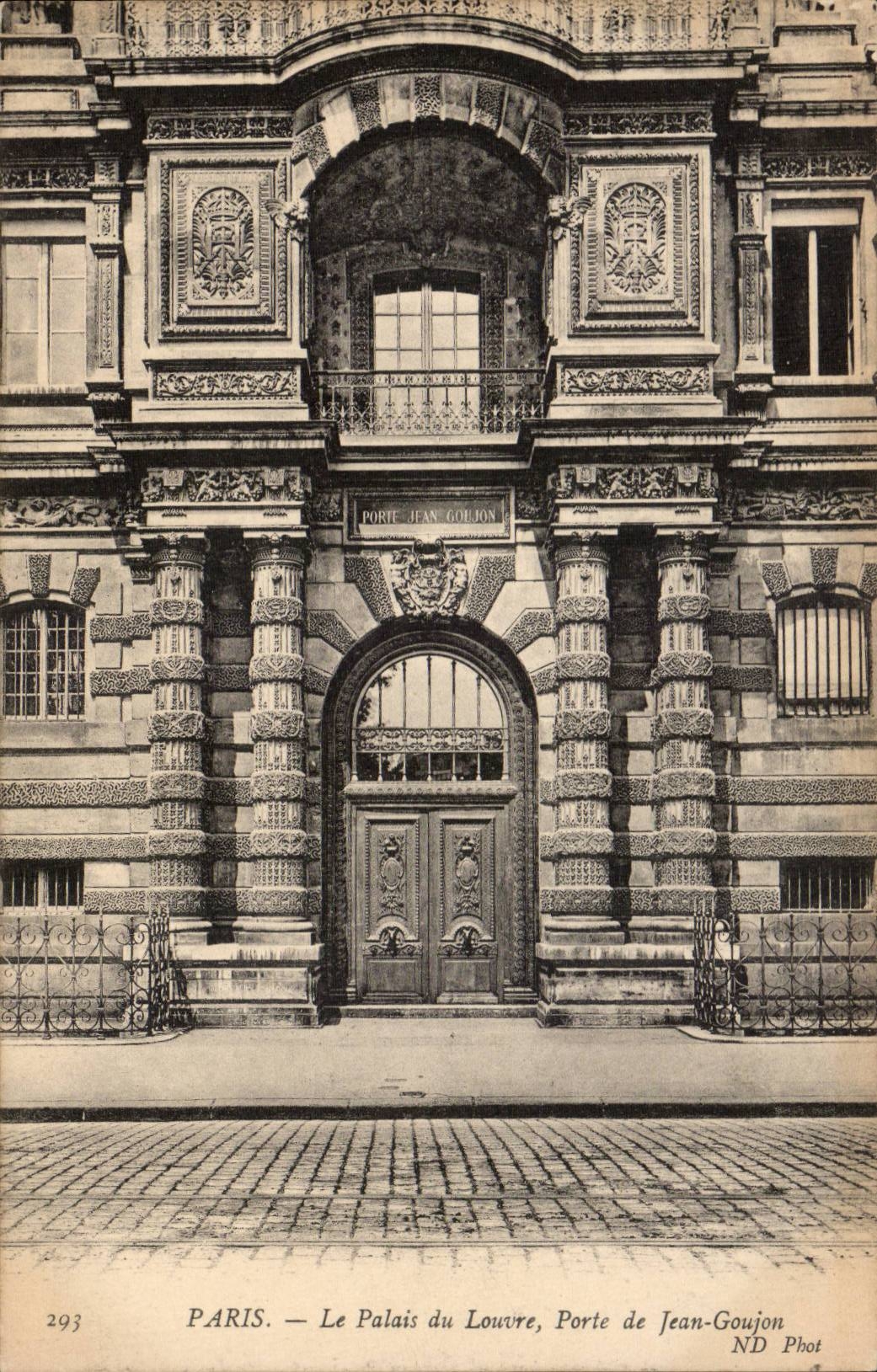 CPA Paris Le palais du Louvre Porte de Jean Goujon